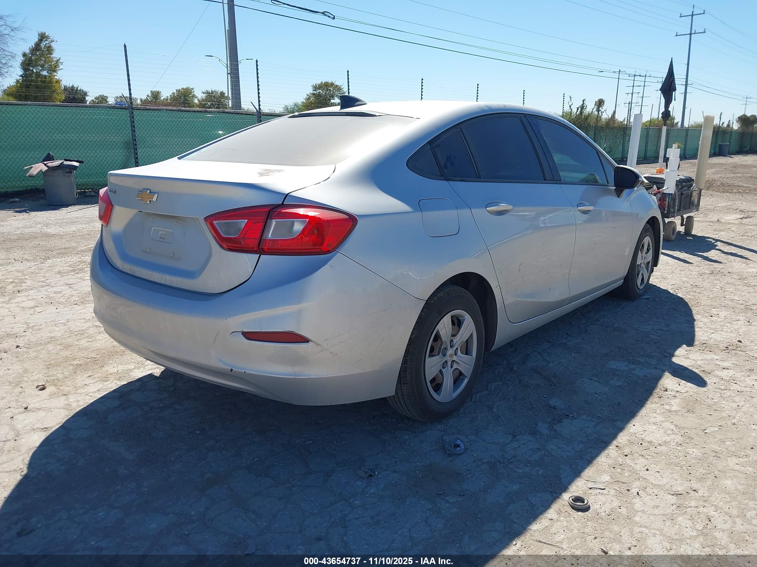 CHEVROLET CRUZE image 4