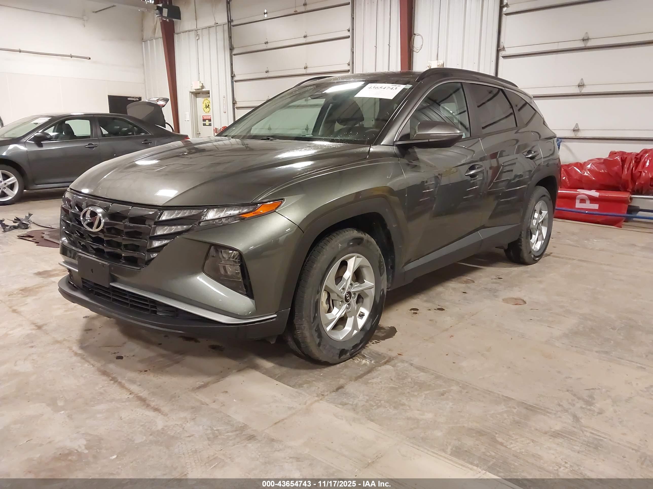 HYUNDAI TUCSON image 2