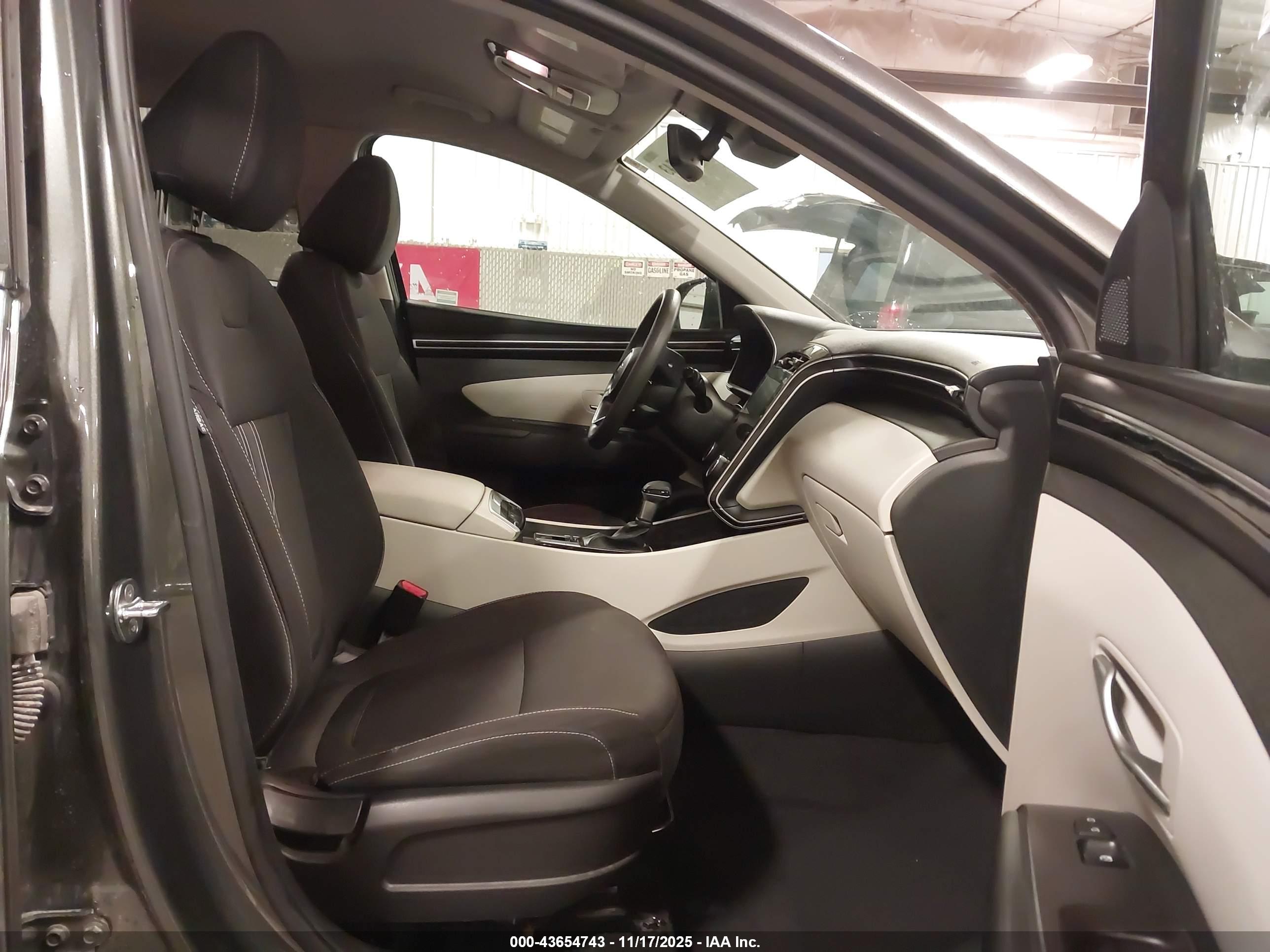 HYUNDAI TUCSON image 5