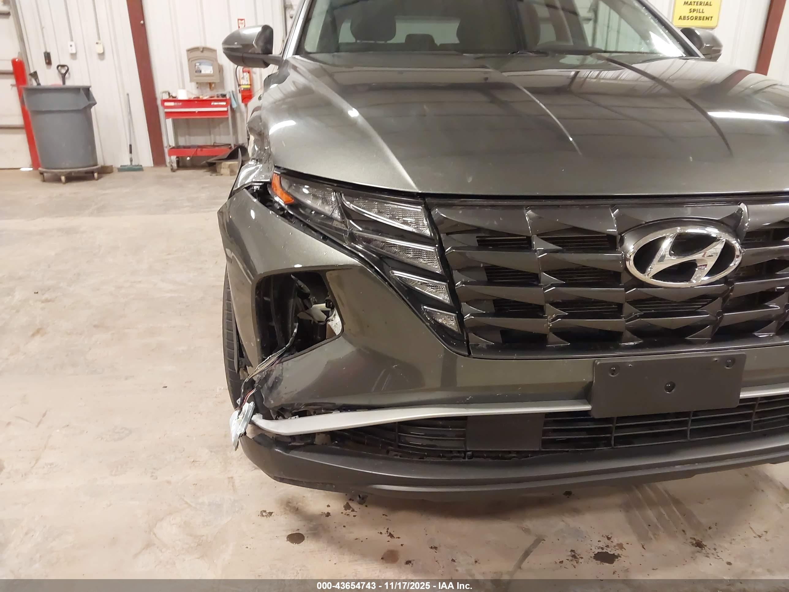HYUNDAI TUCSON image 6