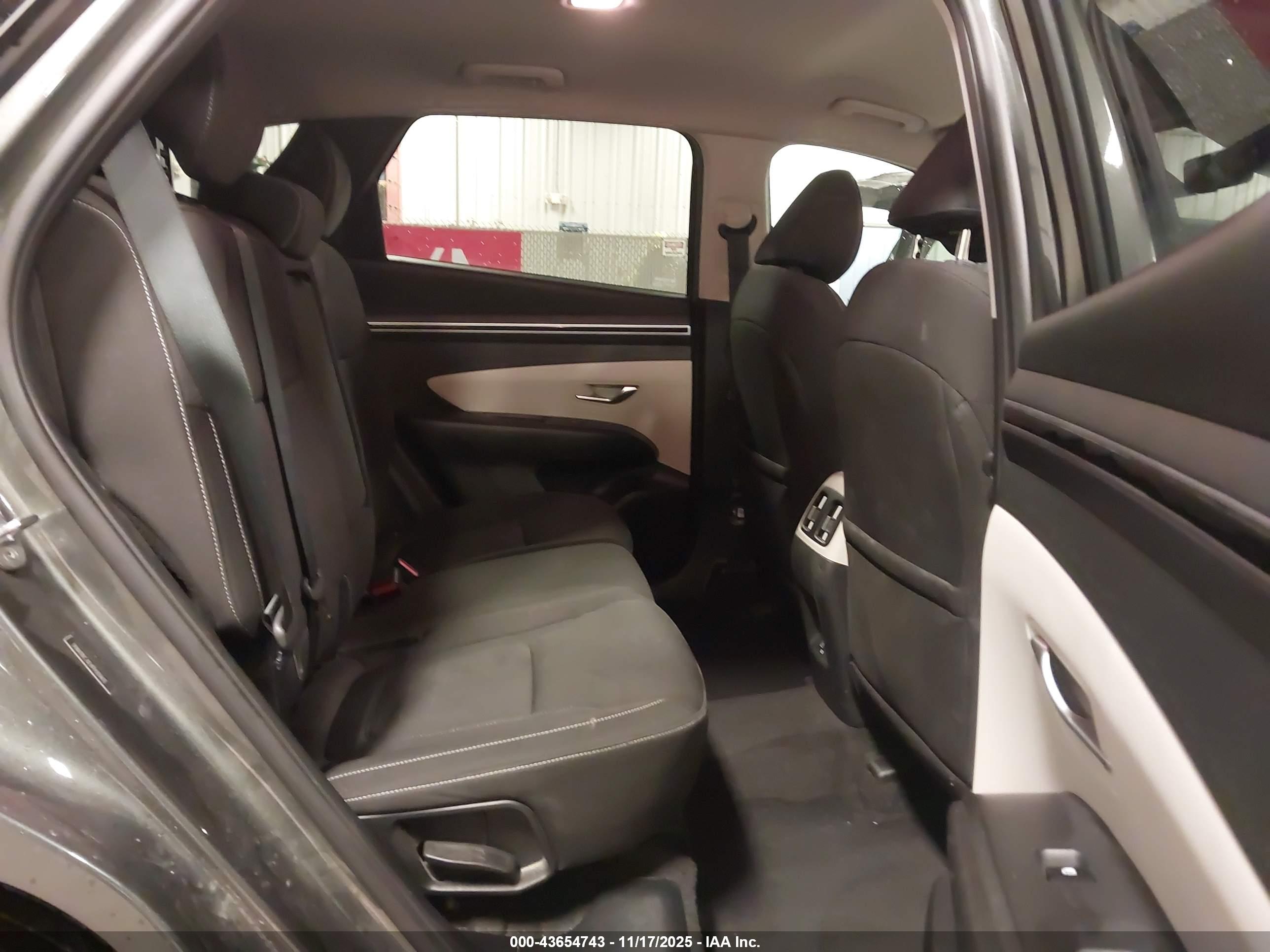 HYUNDAI TUCSON image 8