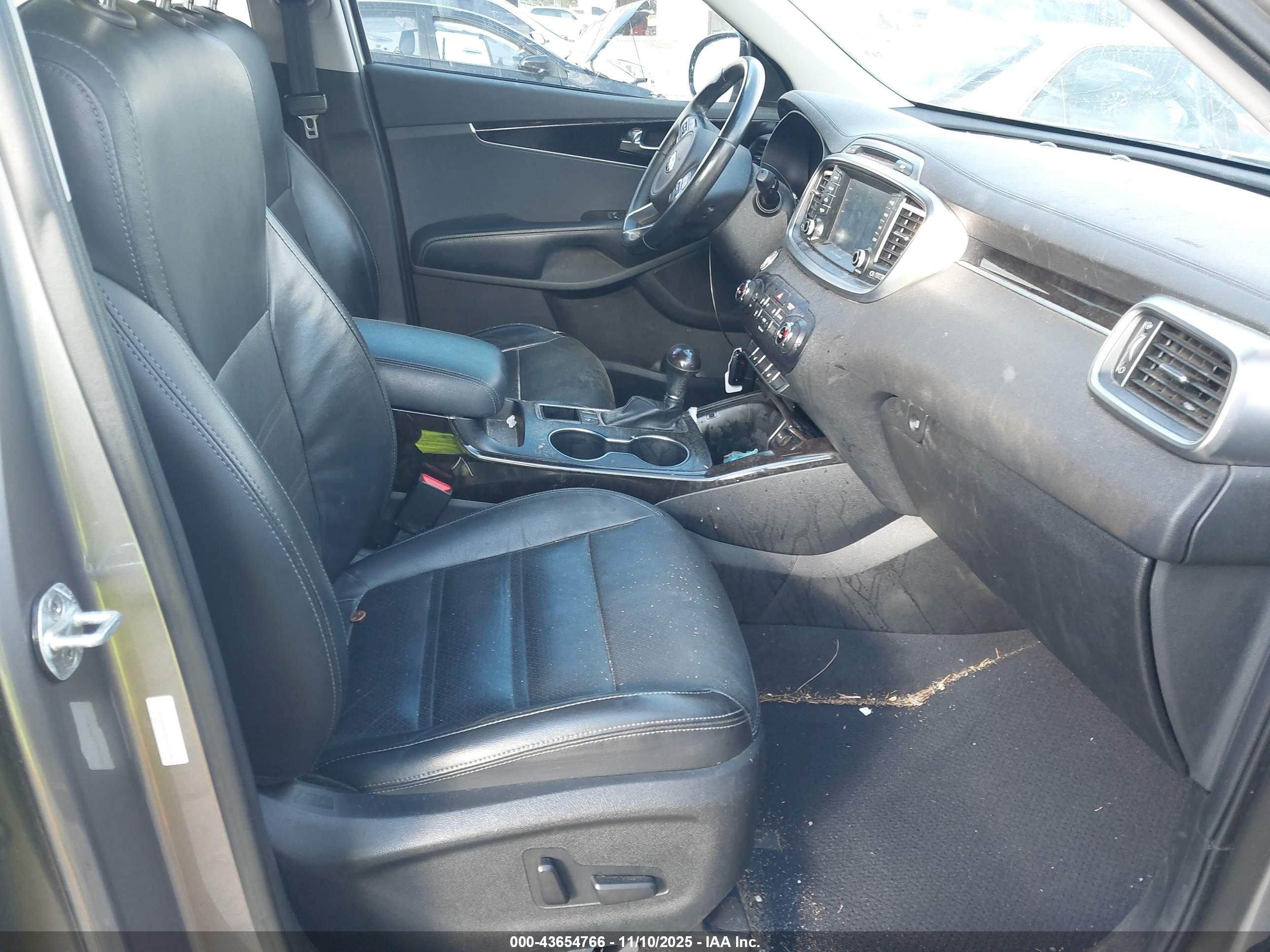 KIA SORENTO image 5
