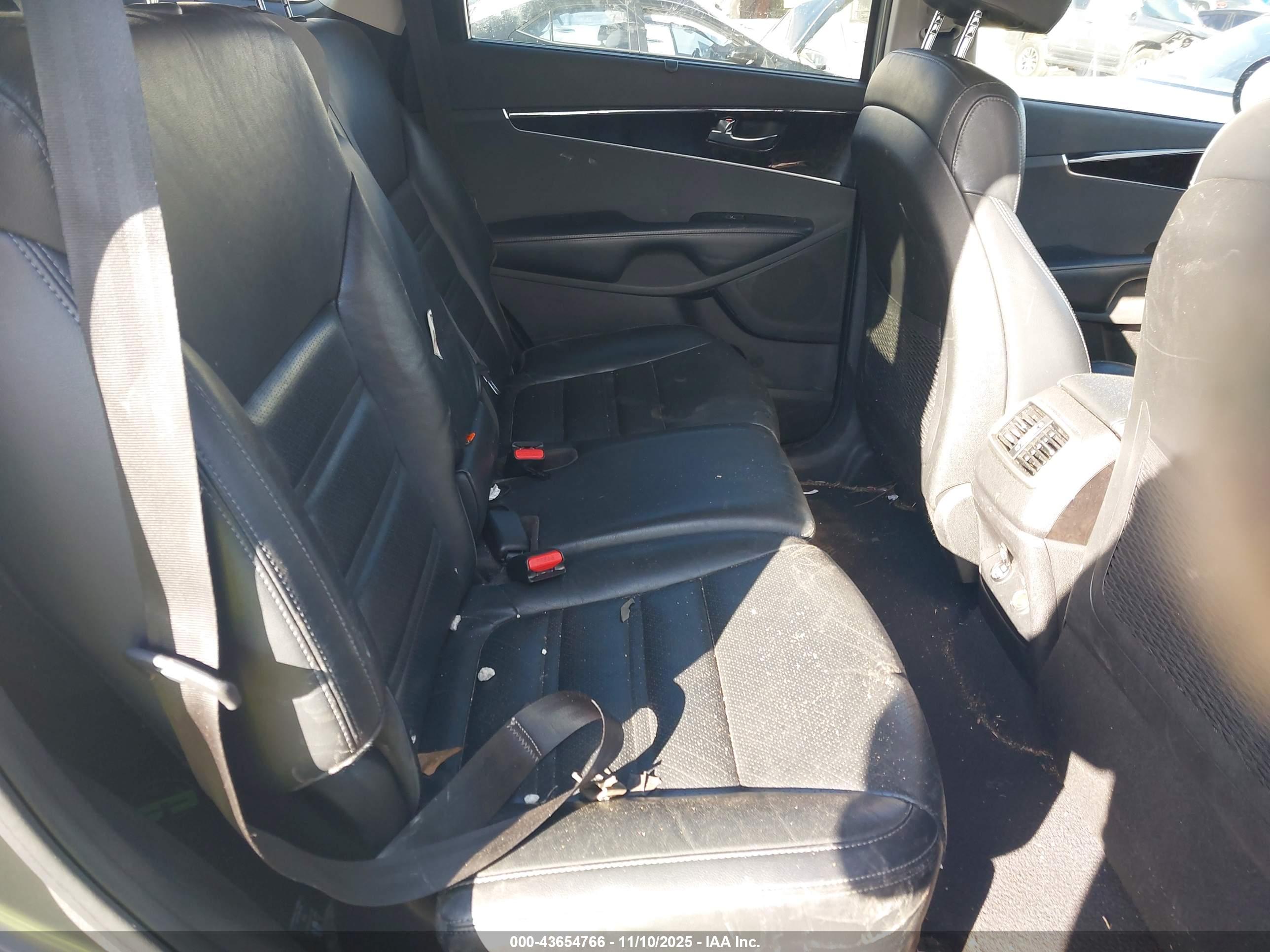 KIA SORENTO image 8