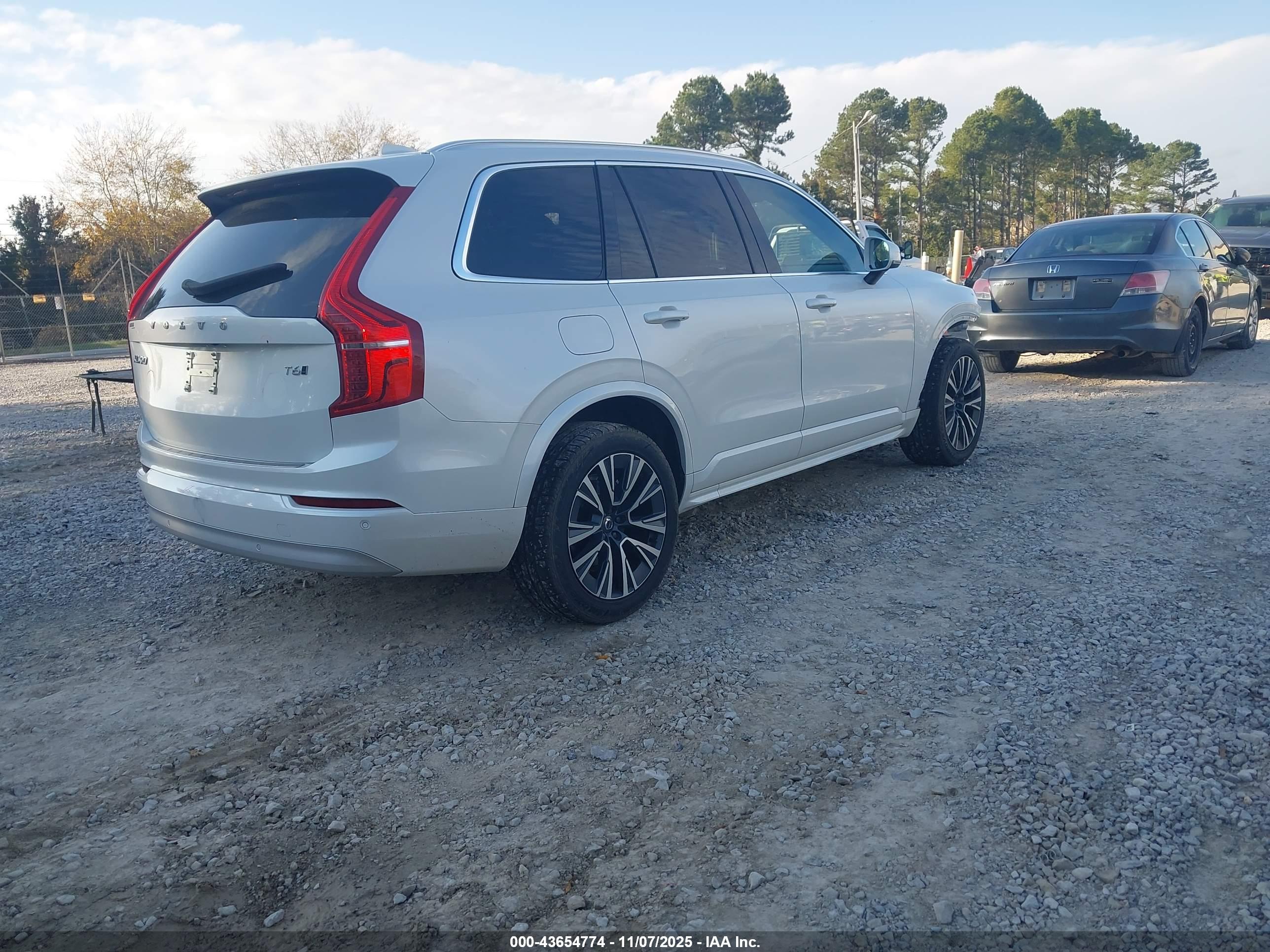 VOLVO XC90 image 4