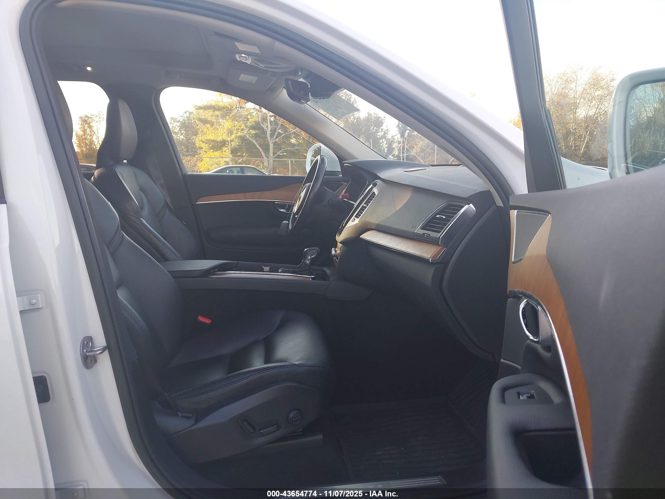 VOLVO XC90 image 5