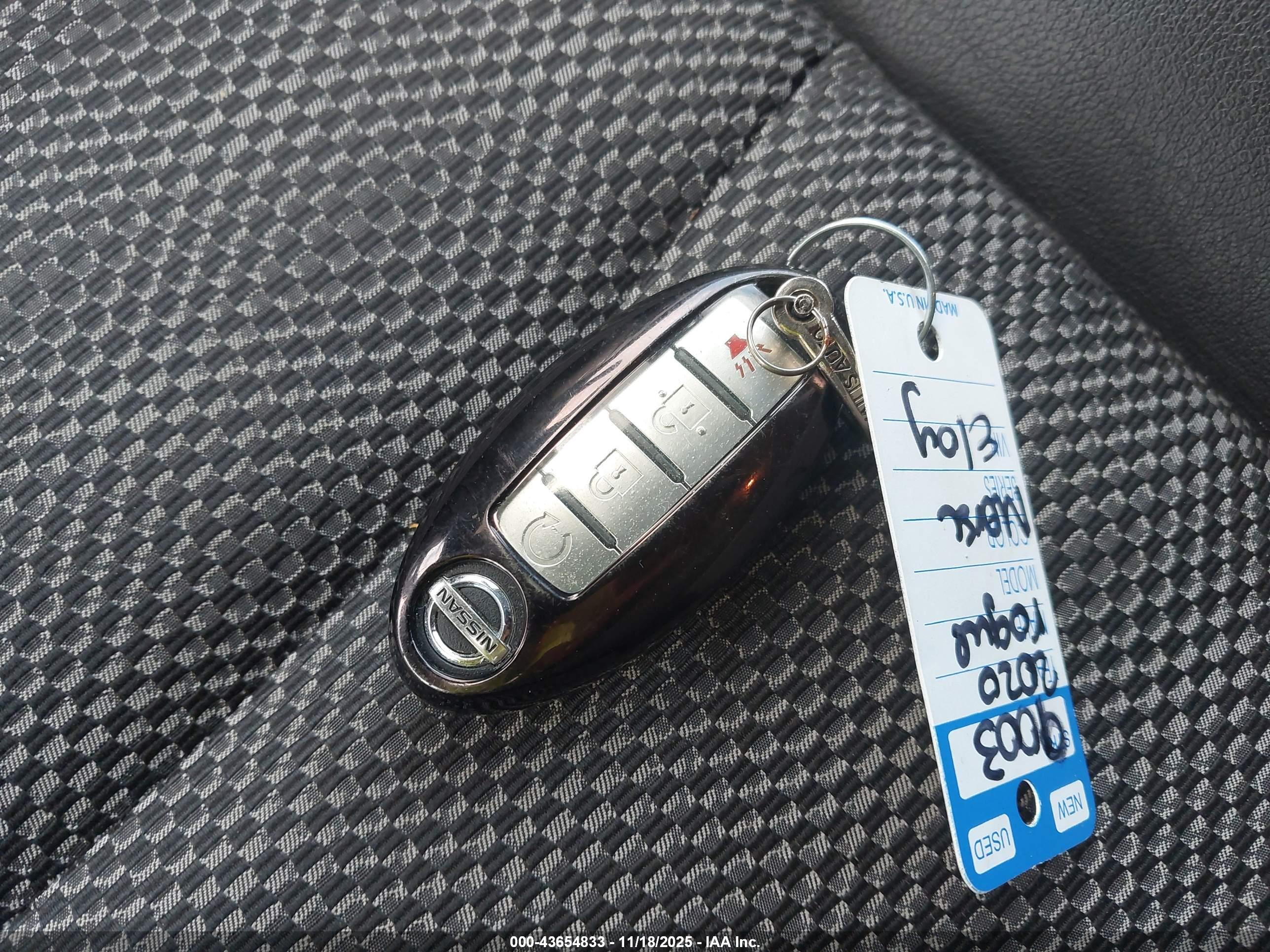 NISSAN ROGUE image 11