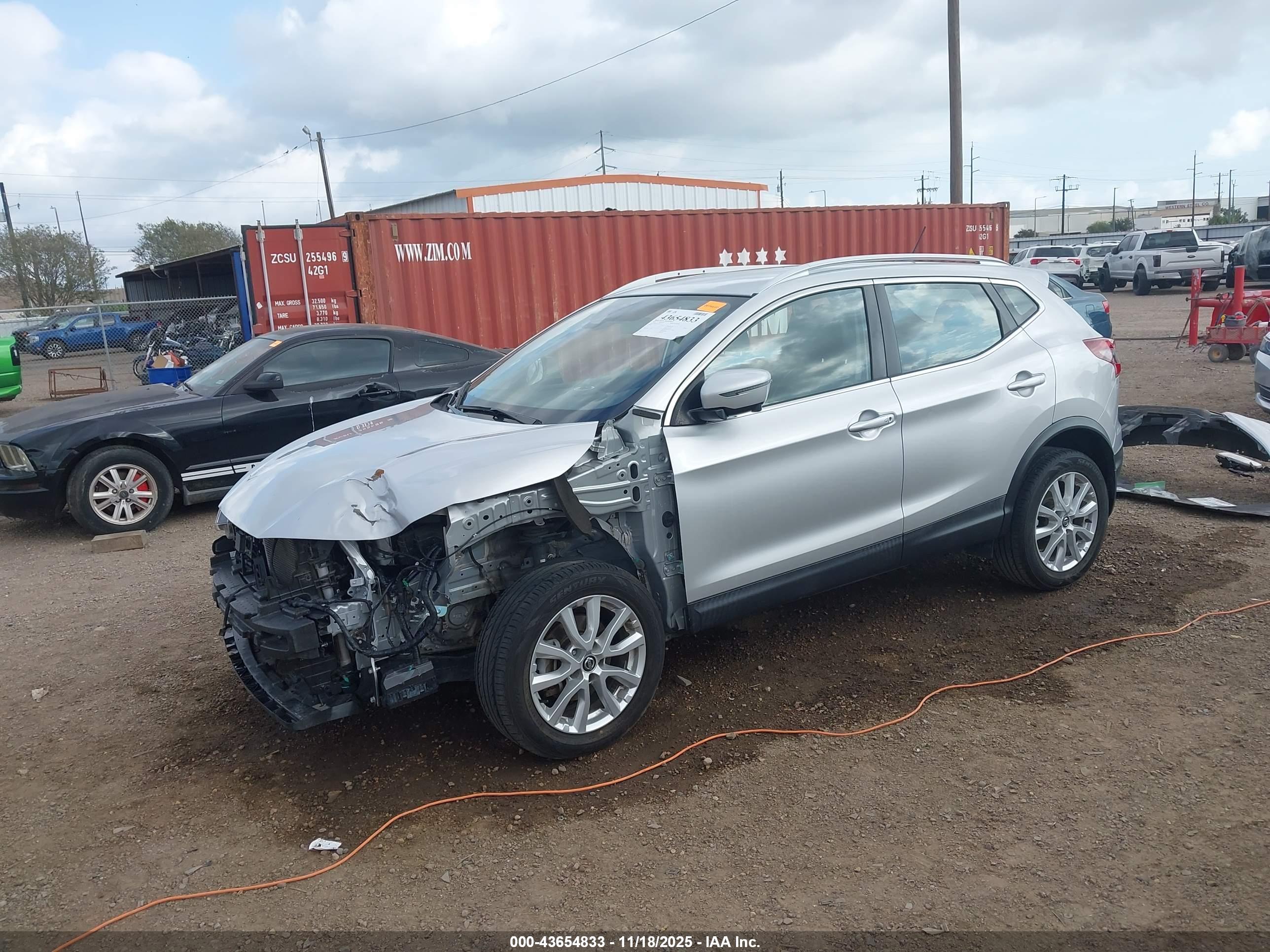NISSAN ROGUE image 2