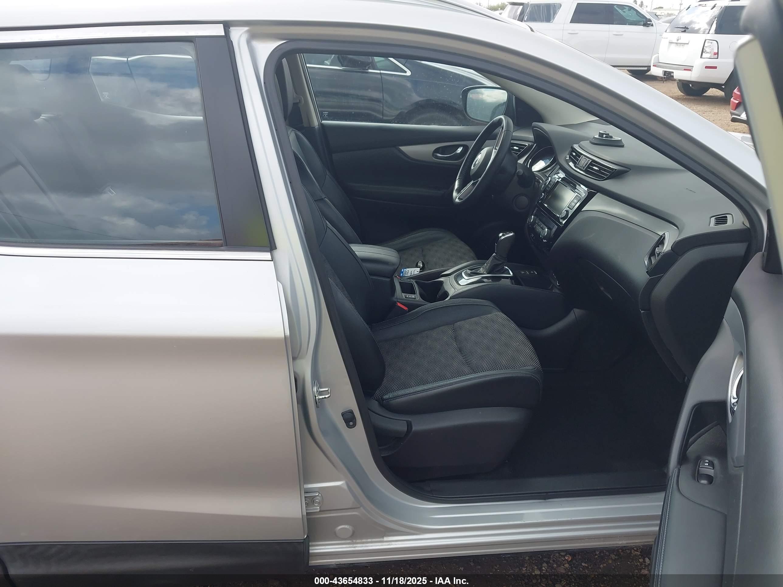 NISSAN ROGUE image 5