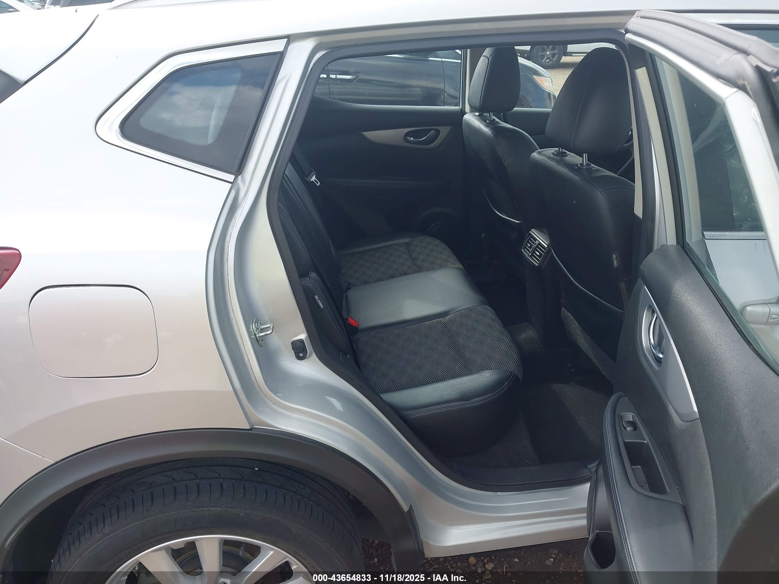 NISSAN ROGUE image 8