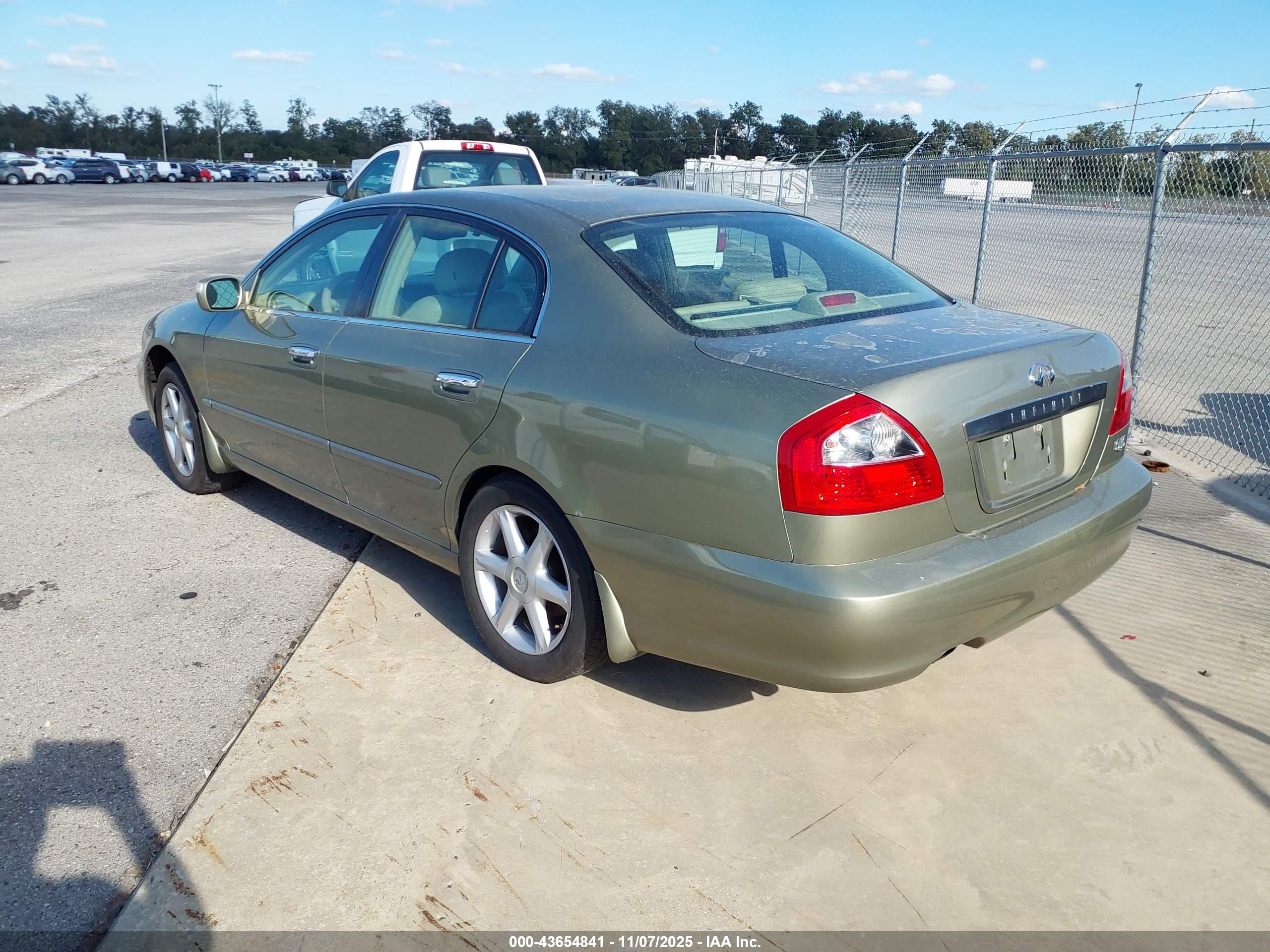 INFINITI Q45 image 3