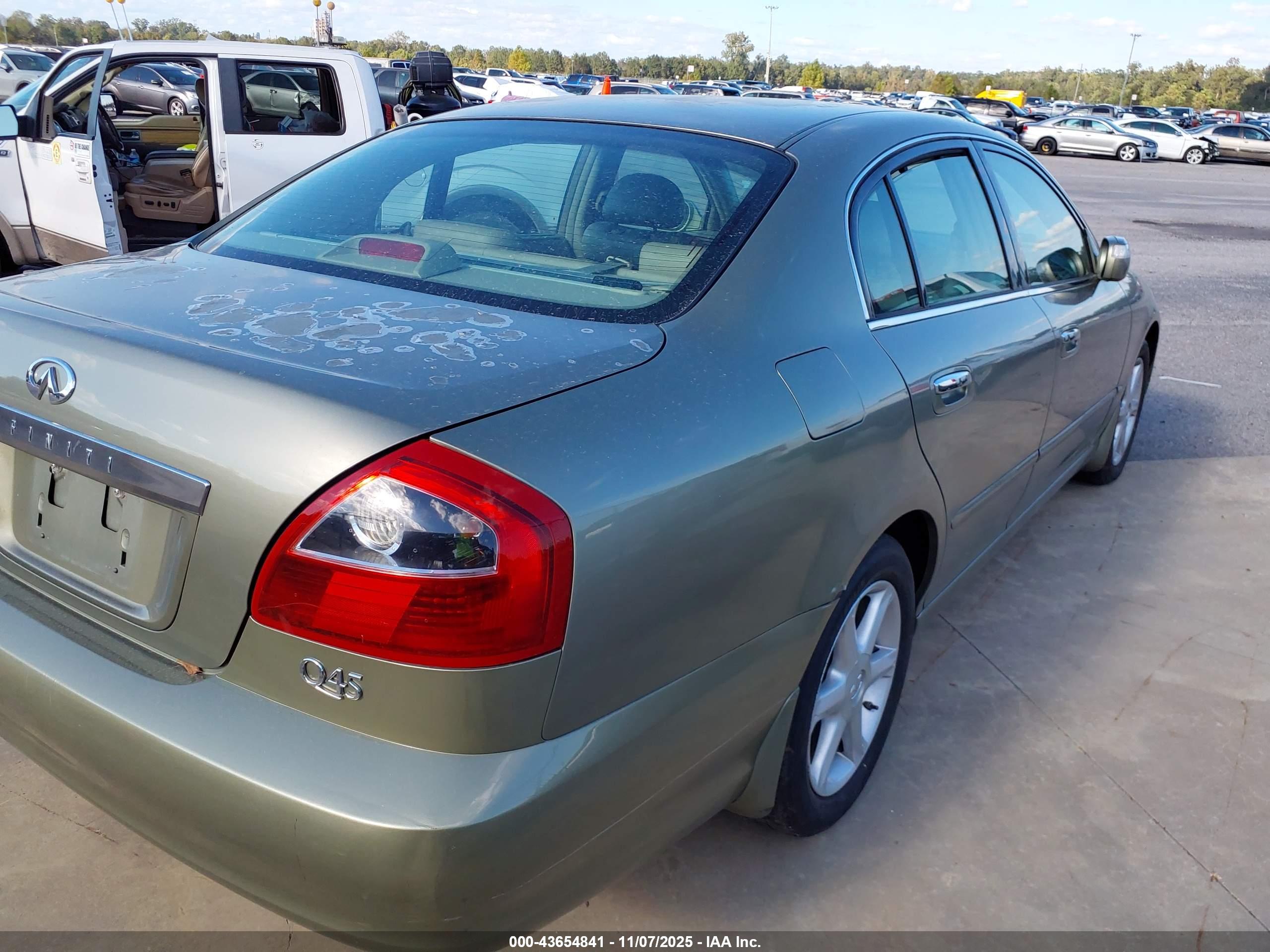 INFINITI Q45 image 4