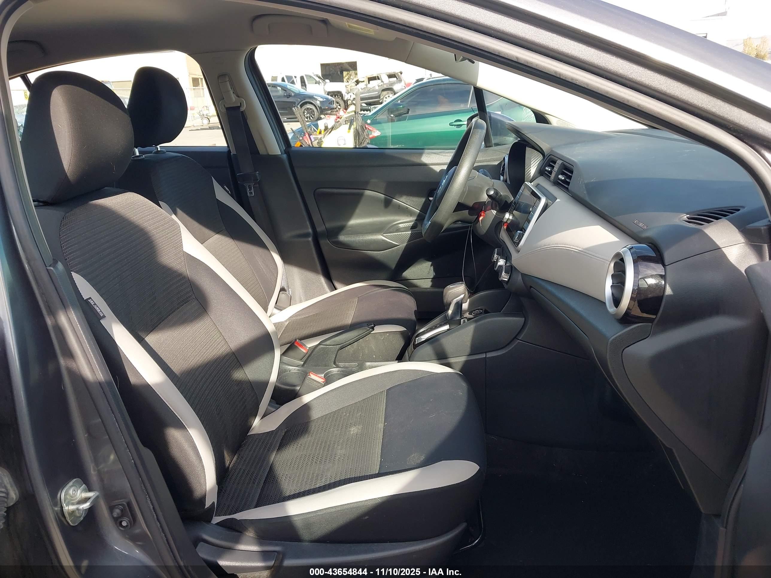 NISSAN VERSA image 5