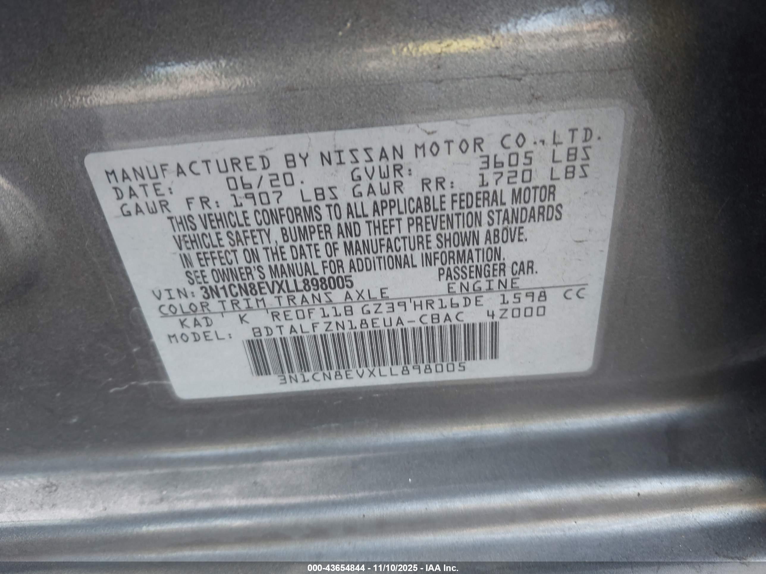 NISSAN VERSA image 9