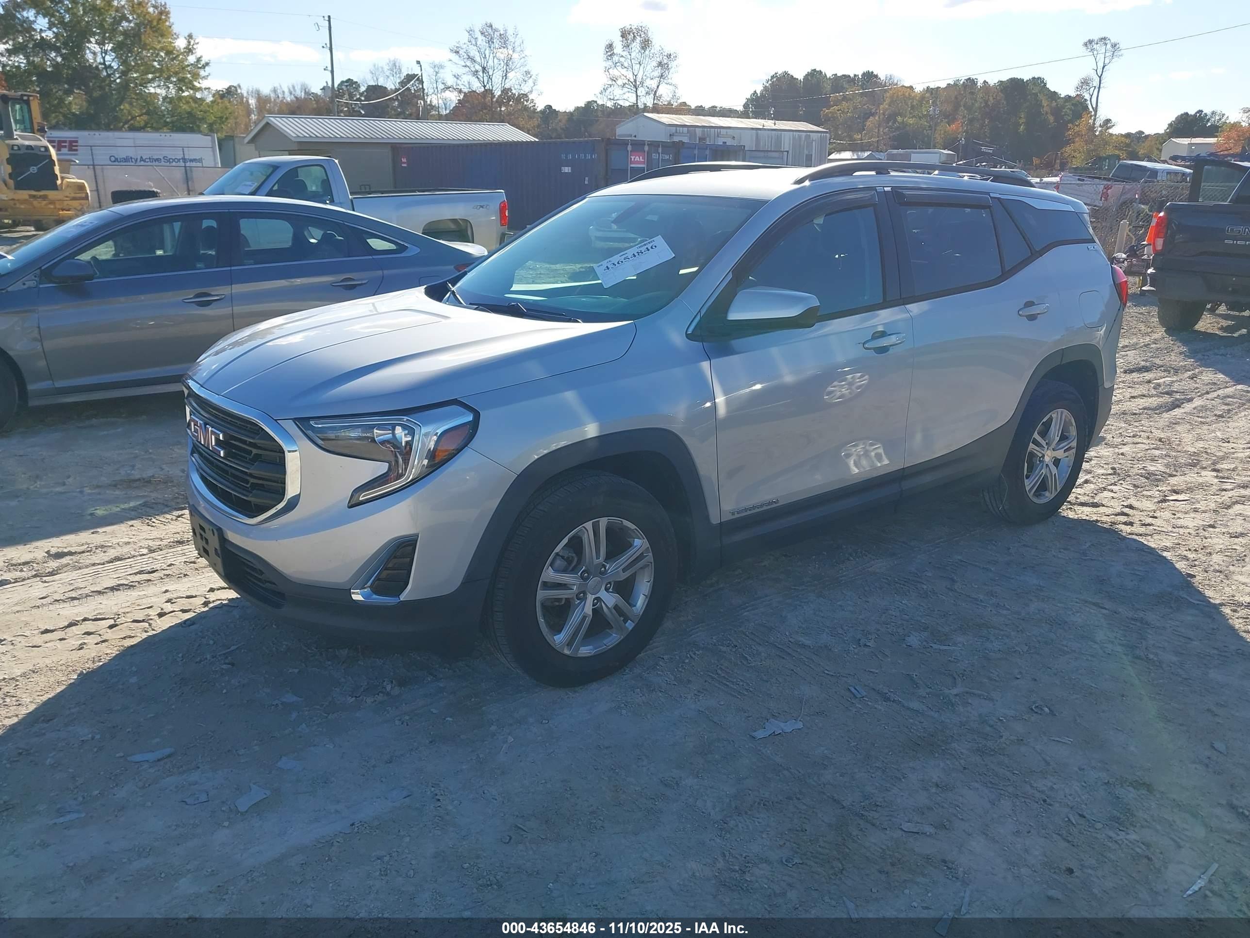 GMC TERRAIN image 2
