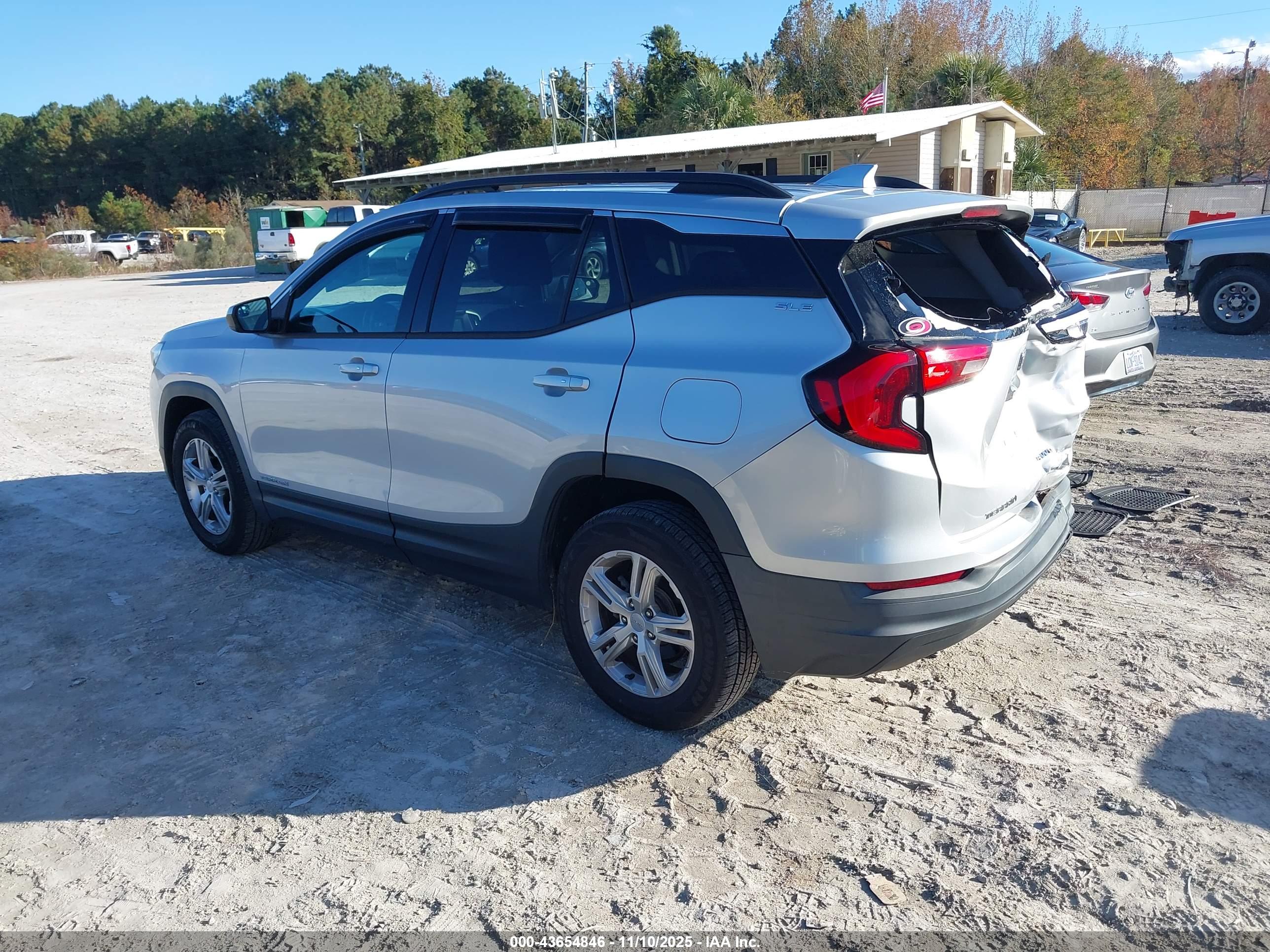 GMC TERRAIN image 3