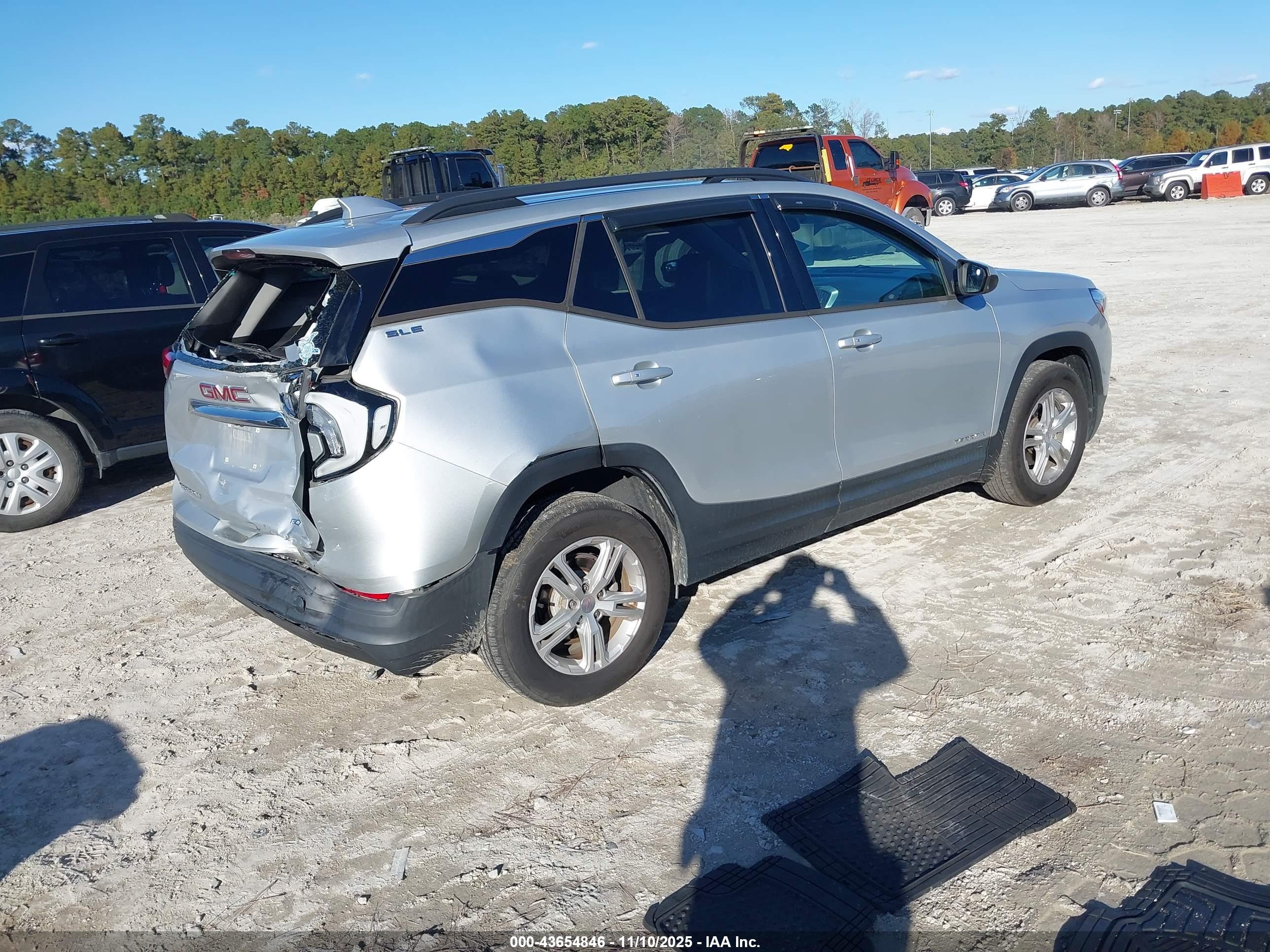 GMC TERRAIN image 4