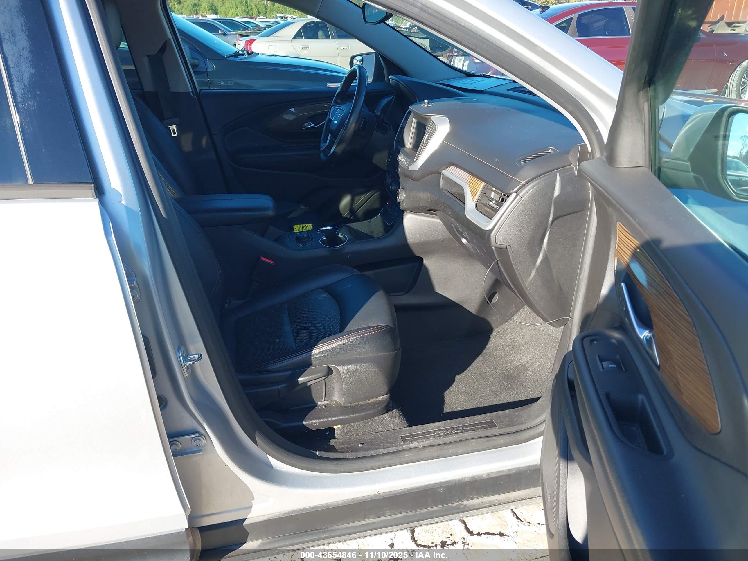 GMC TERRAIN image 5