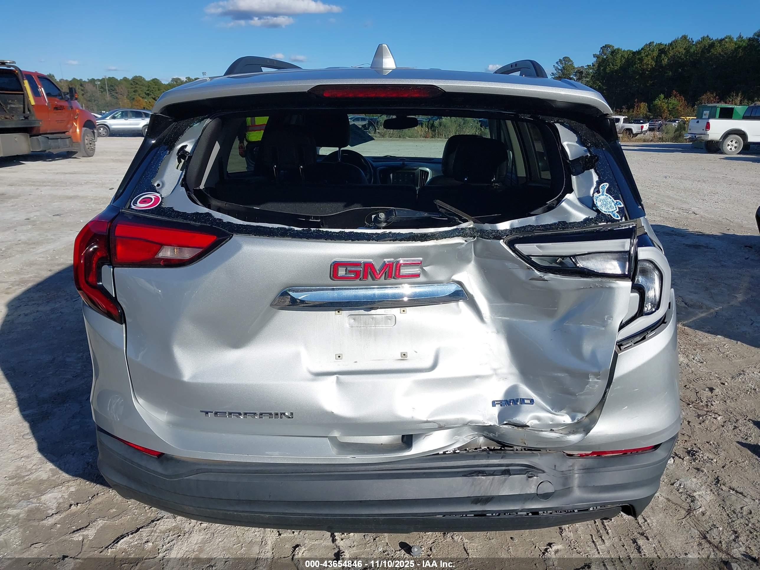GMC TERRAIN image 6