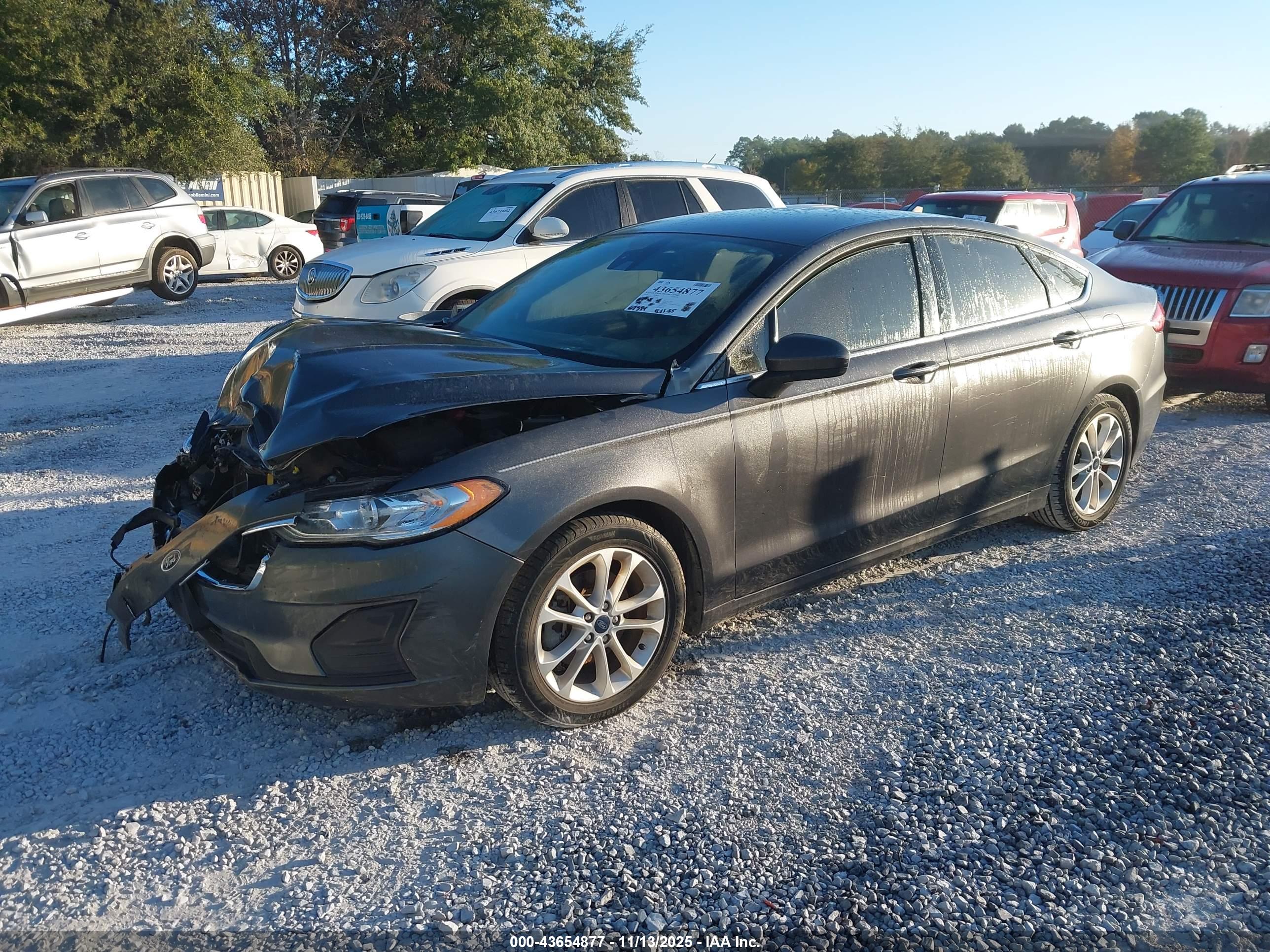 FORD FUSION image 2