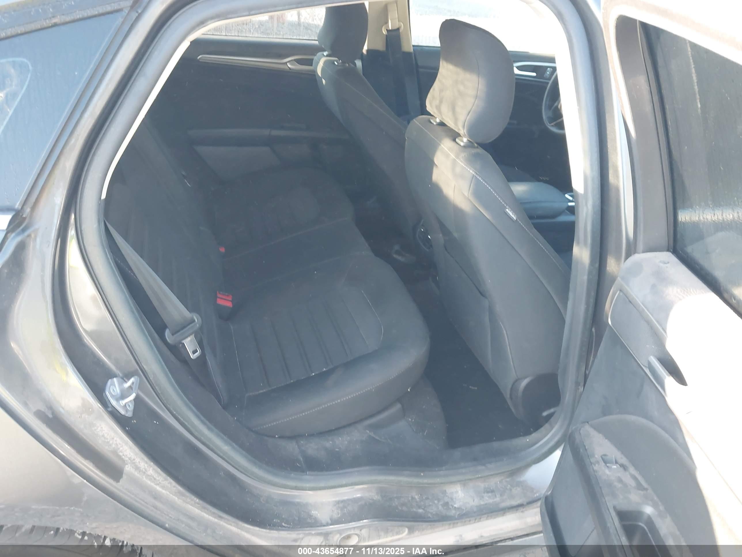 FORD FUSION image 8