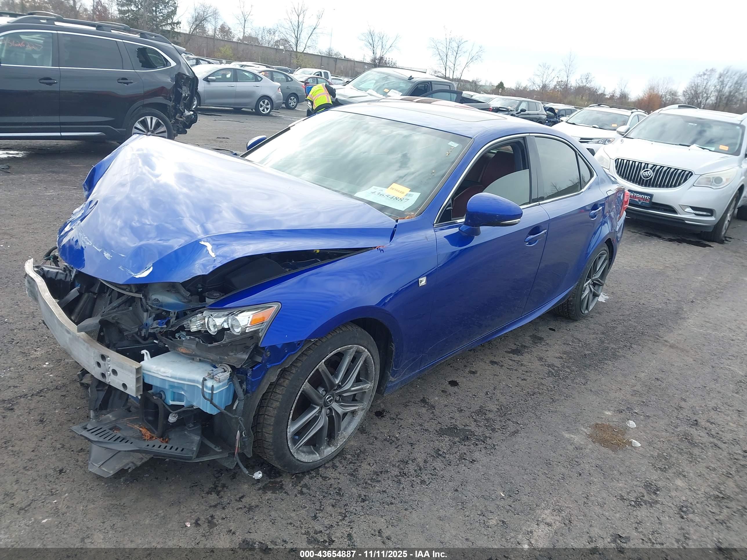 LEXUS IS image 2