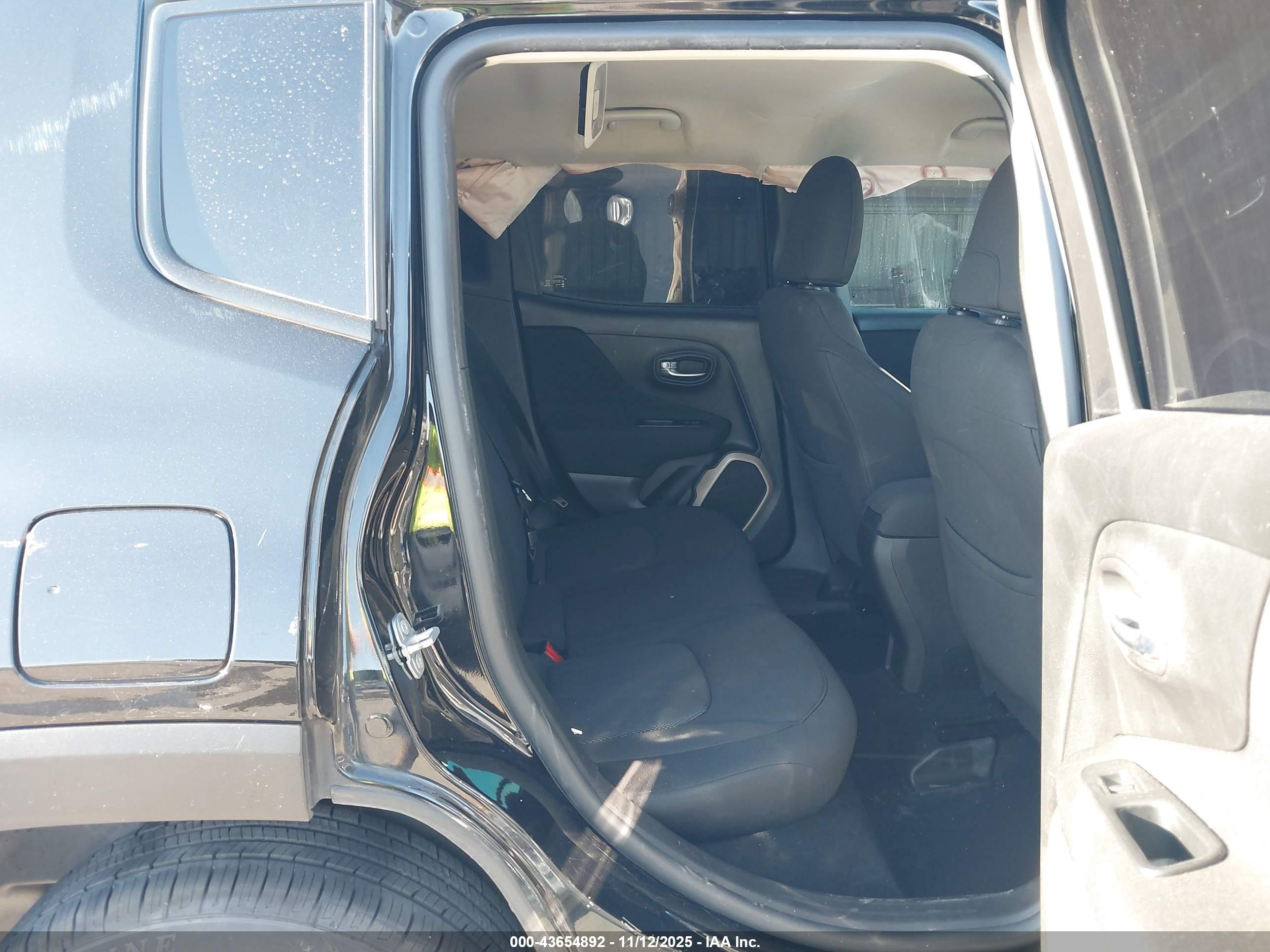 JEEP RENEGADE image 8