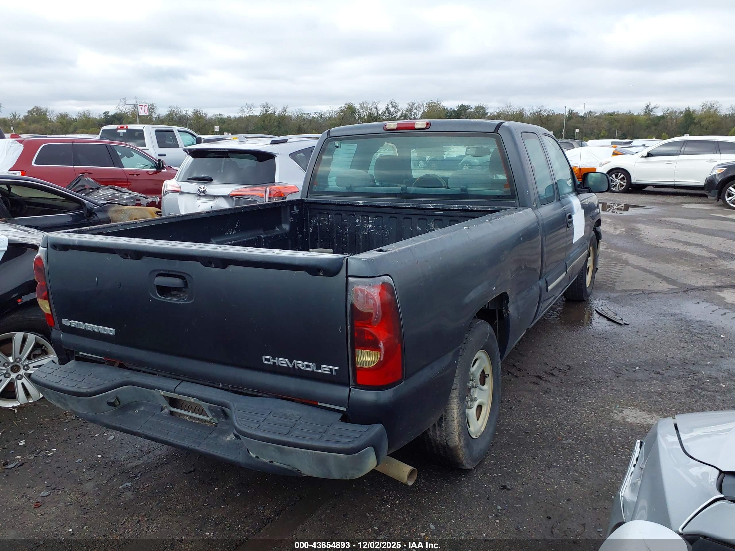 CHEVROLET SILVERADO image 4