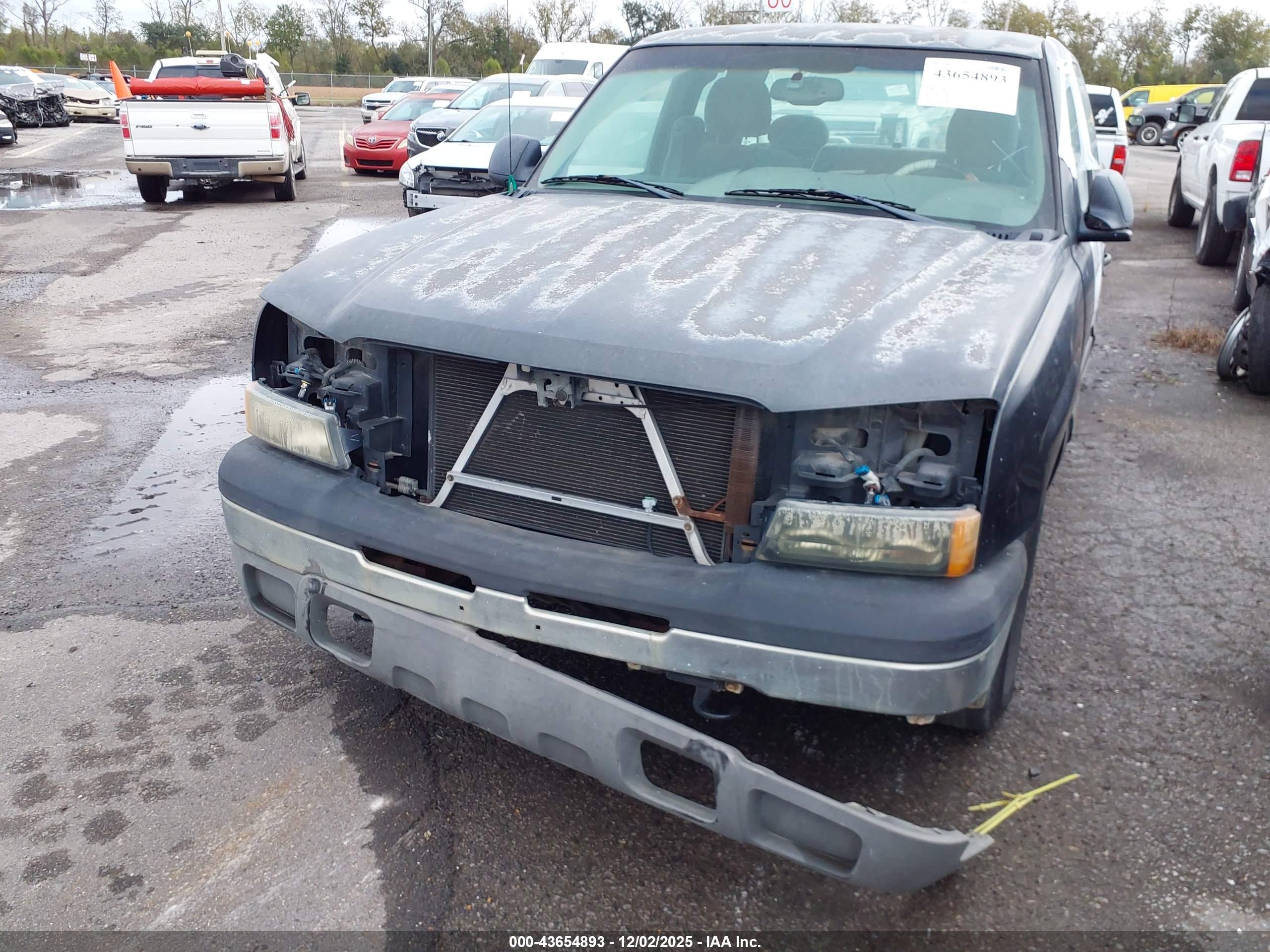 CHEVROLET SILVERADO image 6