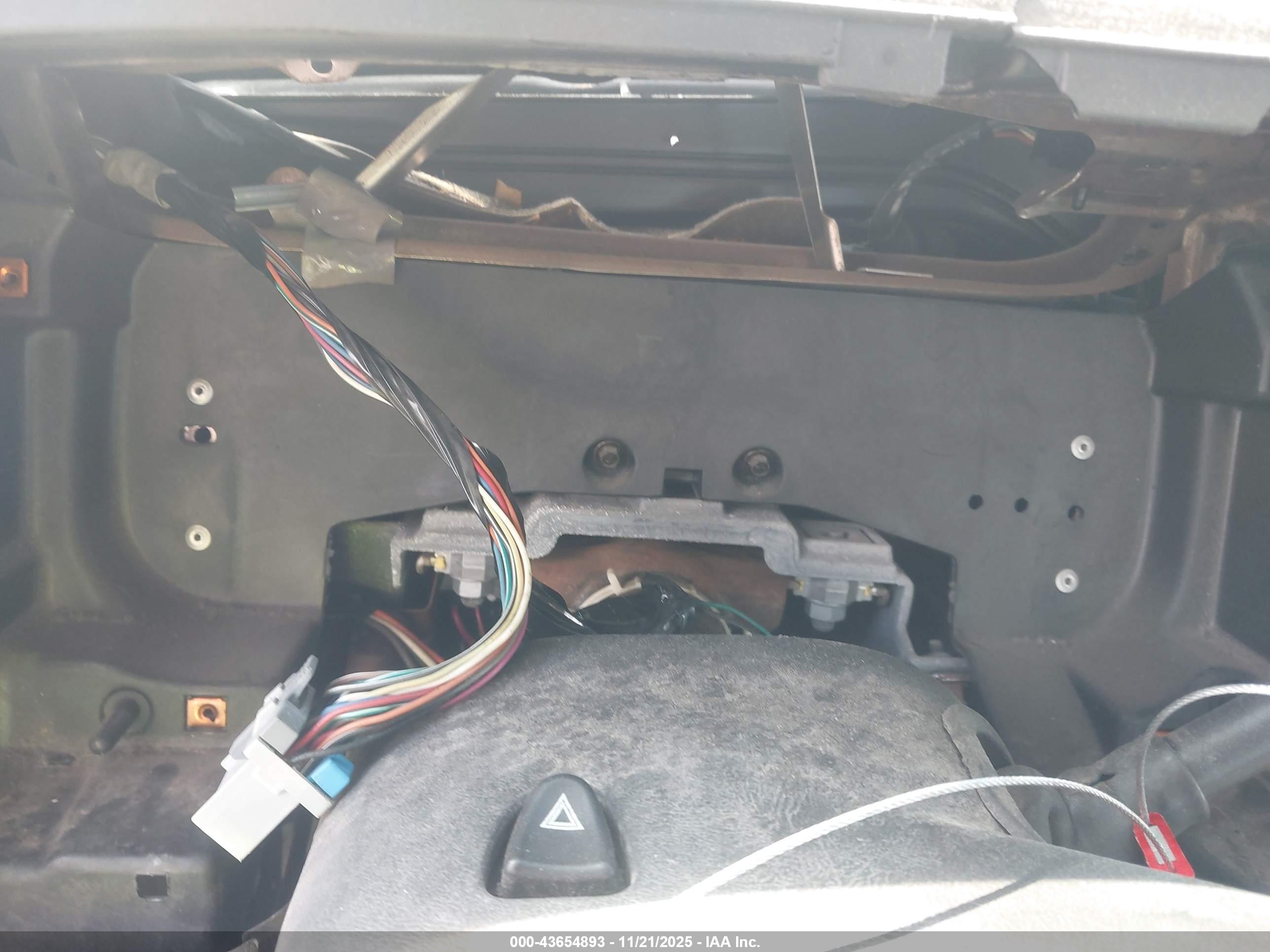 CHEVROLET SILVERADO image 7