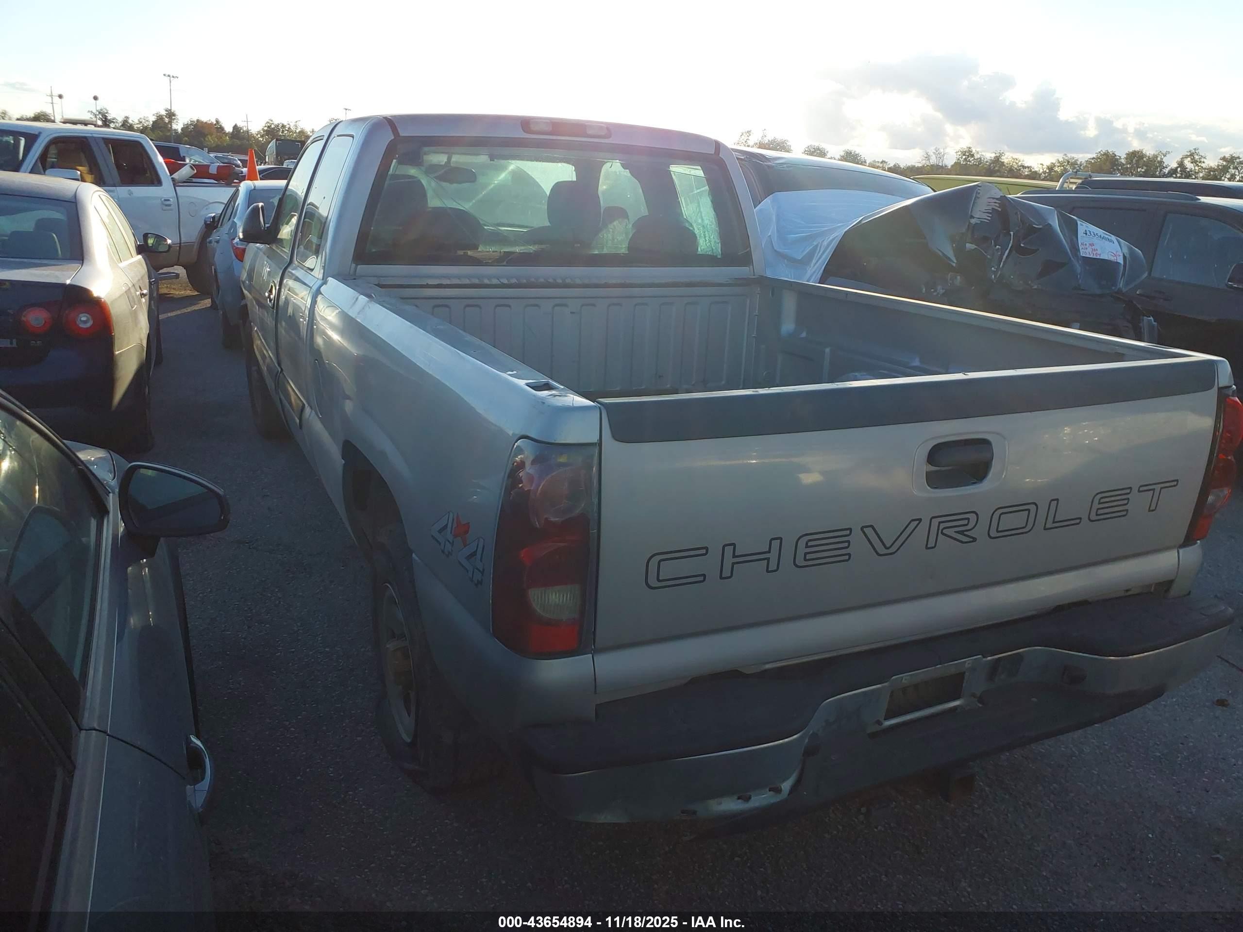 CHEVROLET SILVERADO image 3