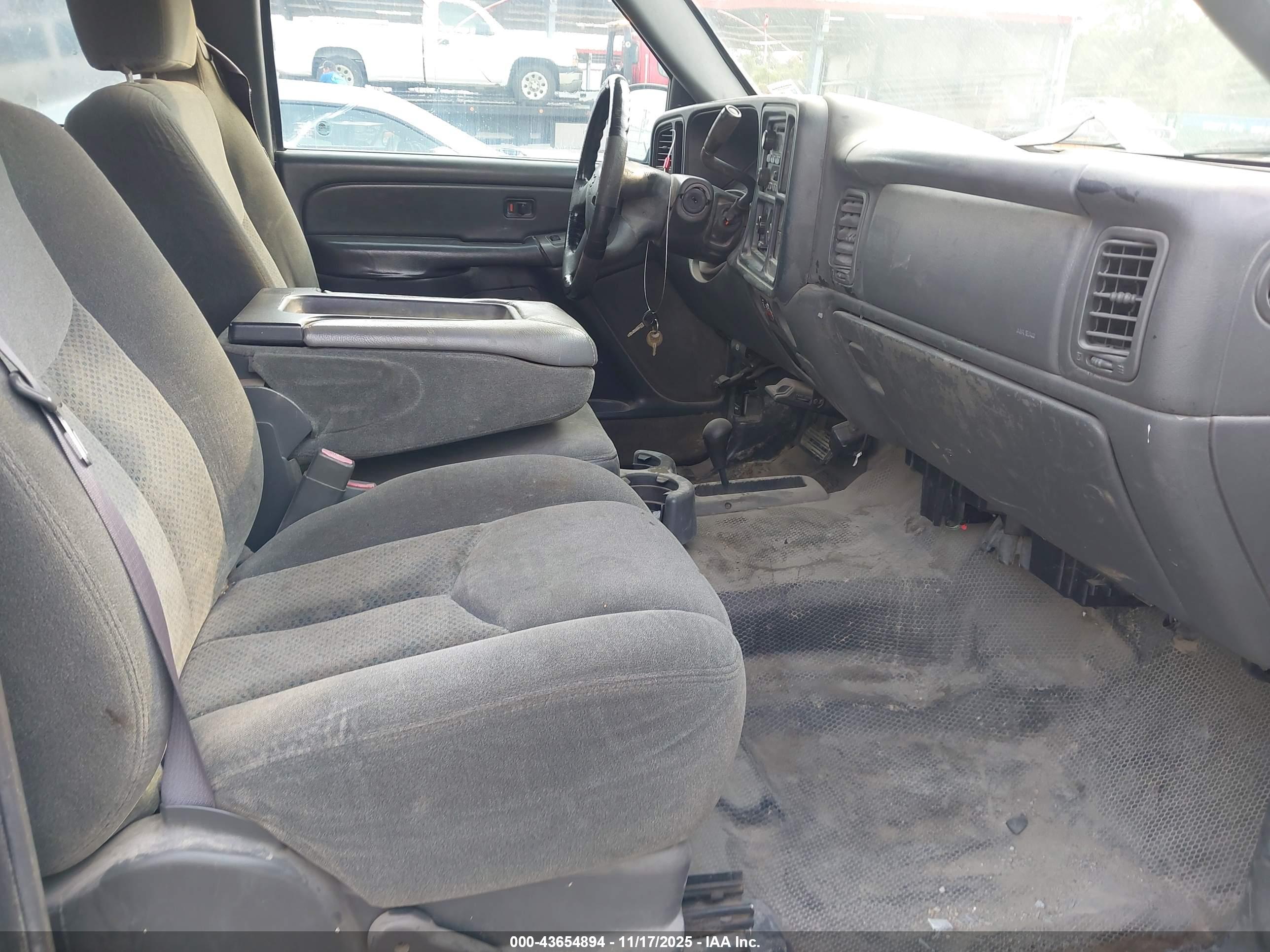 CHEVROLET SILVERADO image 5
