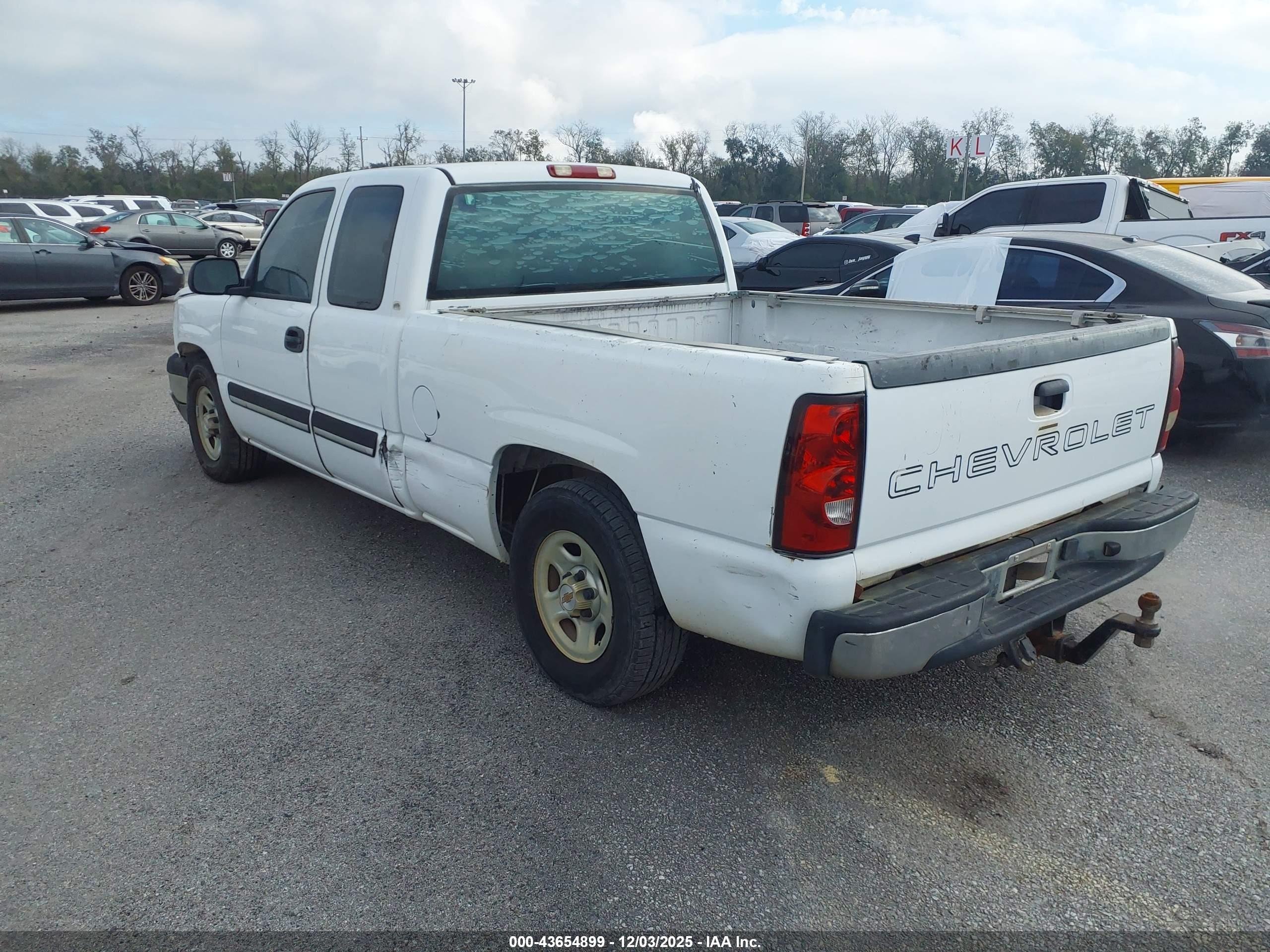 CHEVROLET SILVERADO image 3