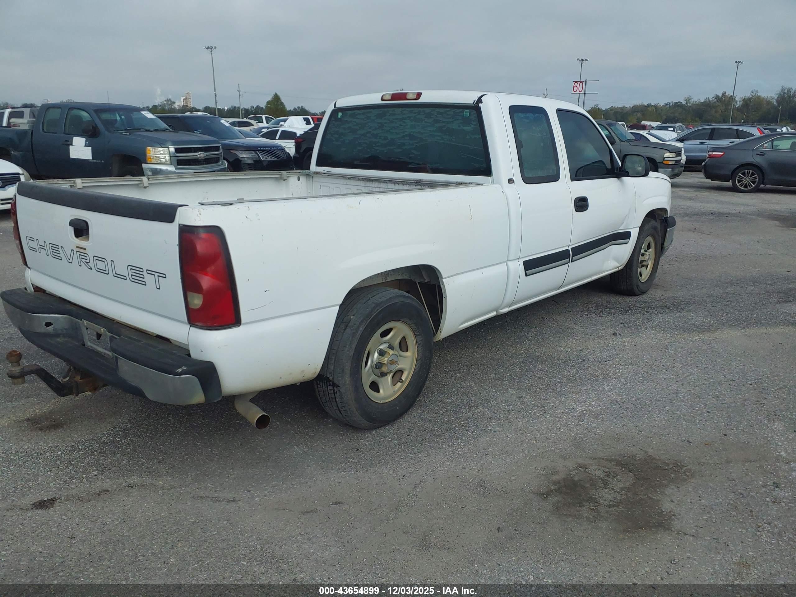 CHEVROLET SILVERADO image 4