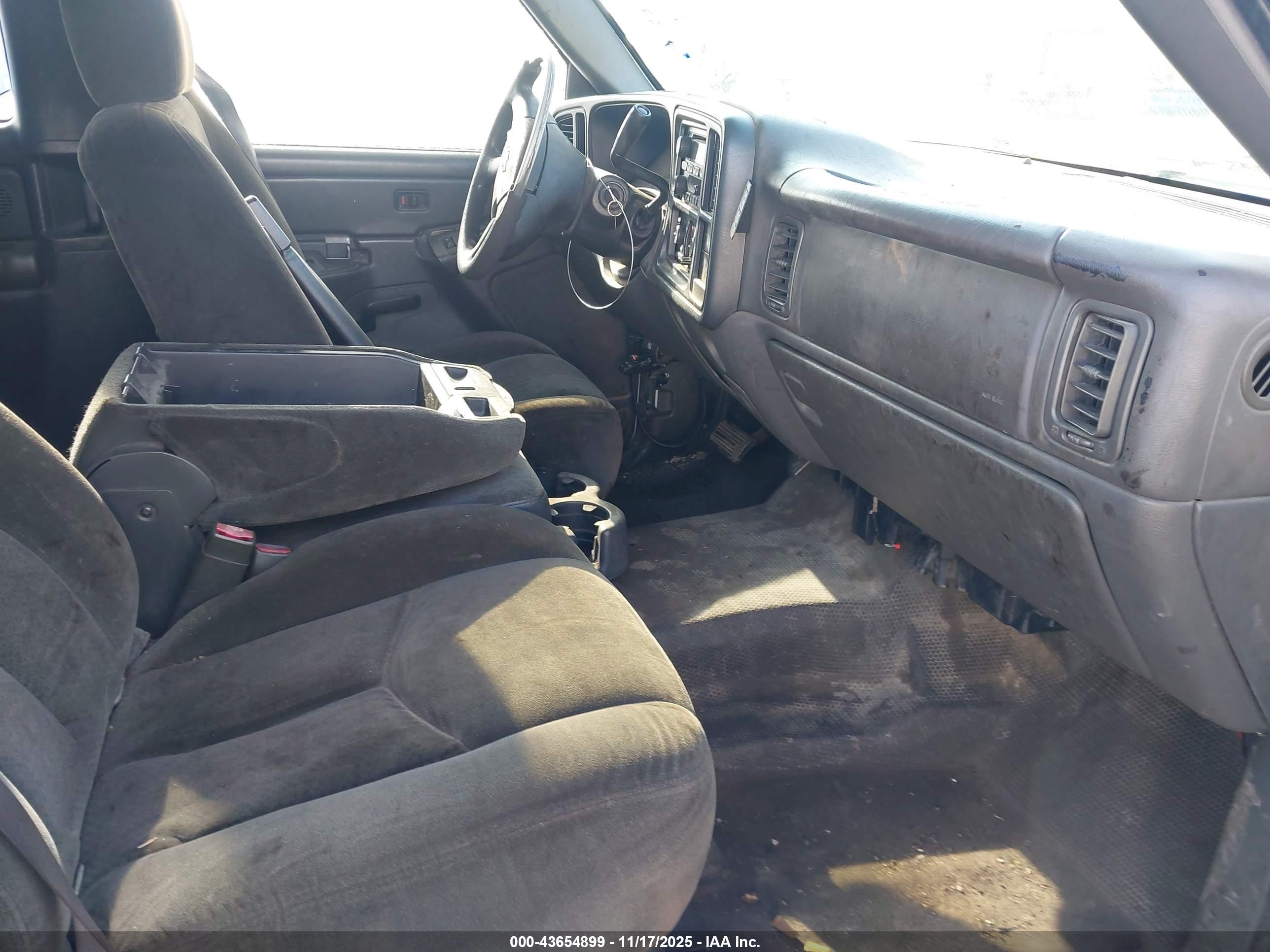 CHEVROLET SILVERADO image 5