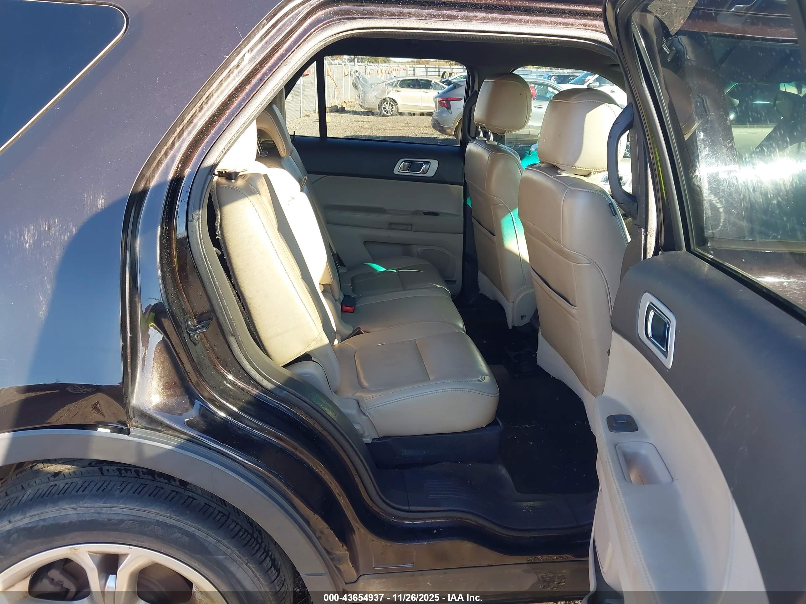 FORD EXPLORER image 8