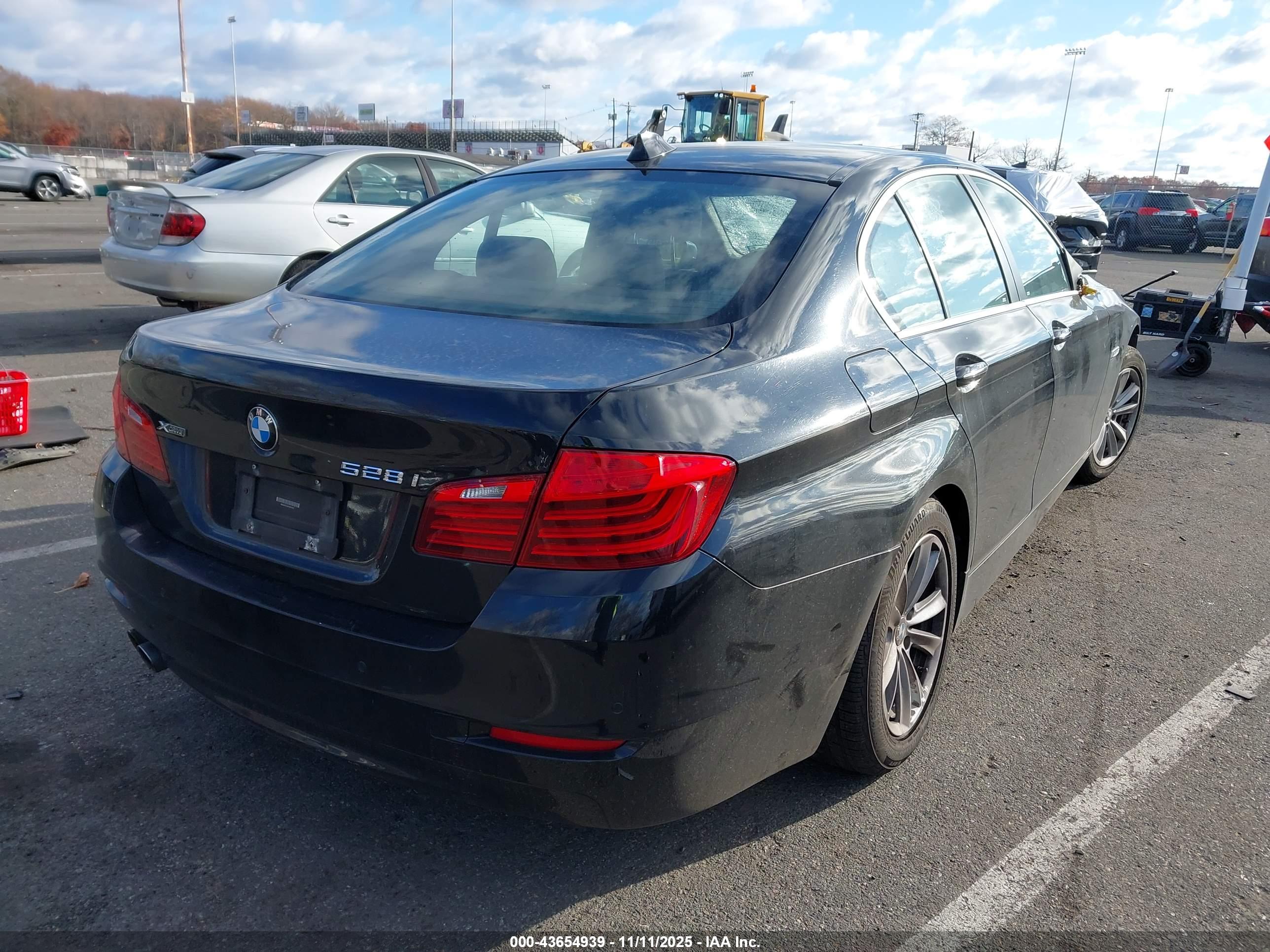 BMW 528I image 4