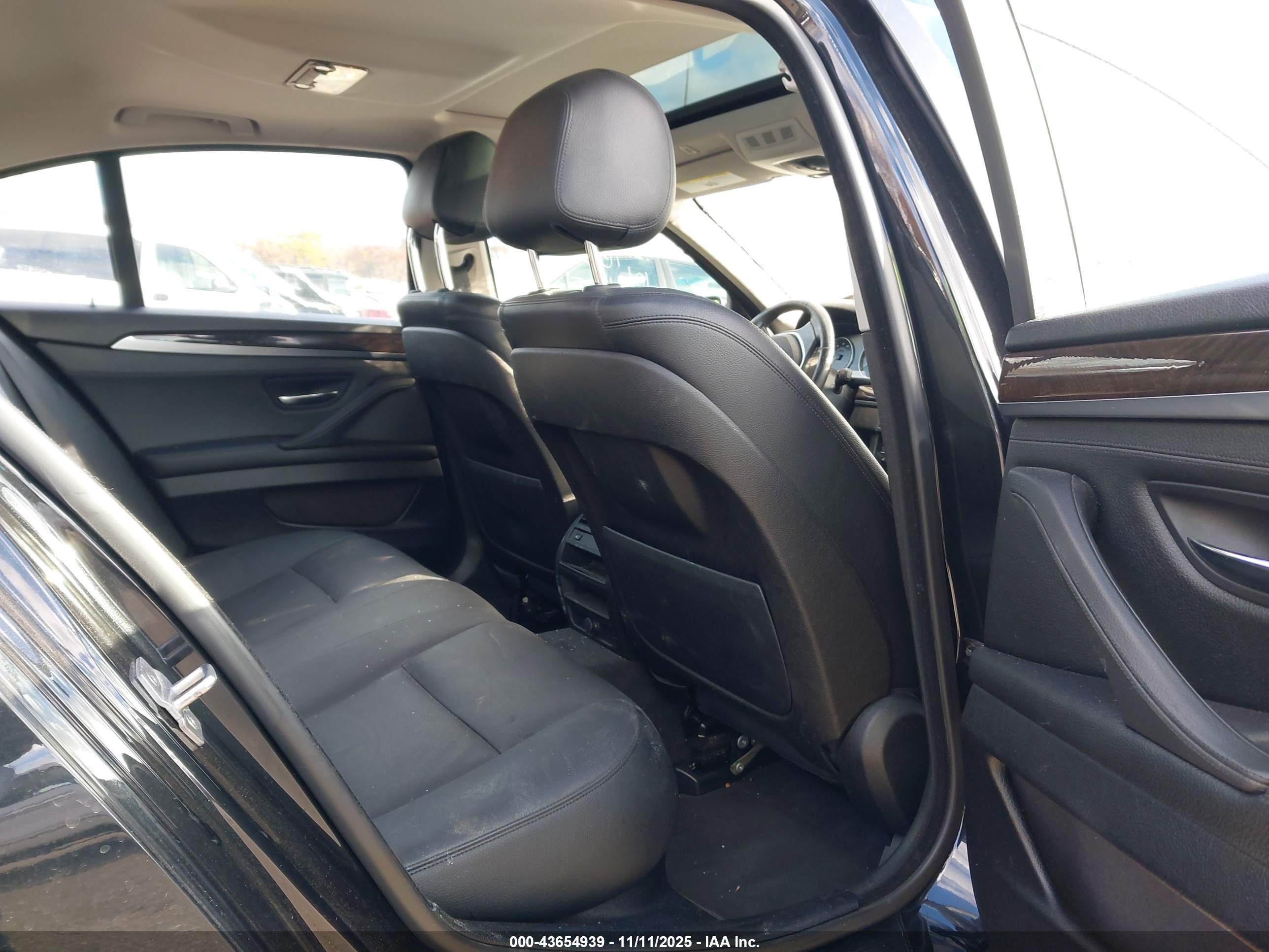 BMW 528I image 8