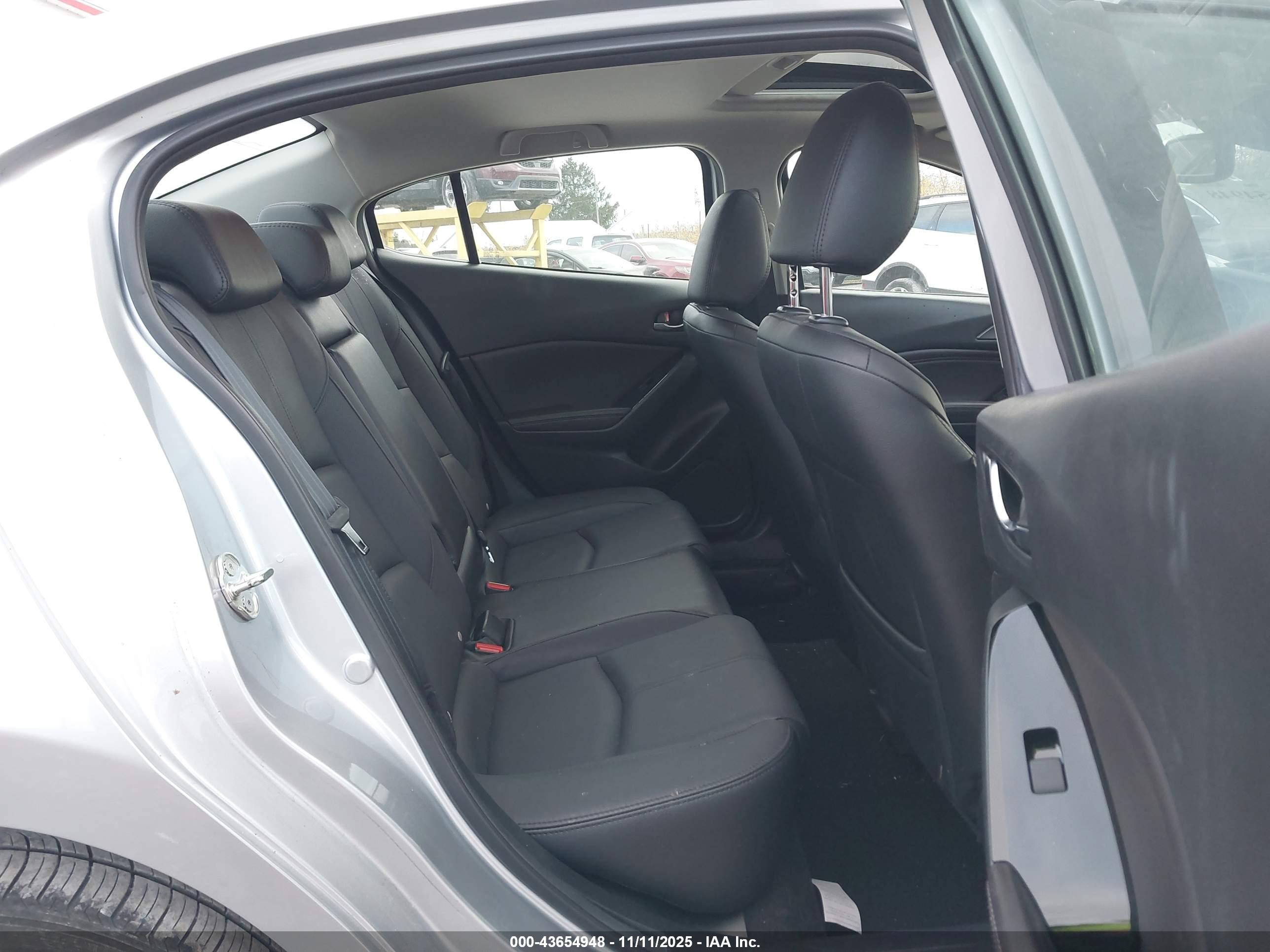 MAZDA MAZDA3 image 8