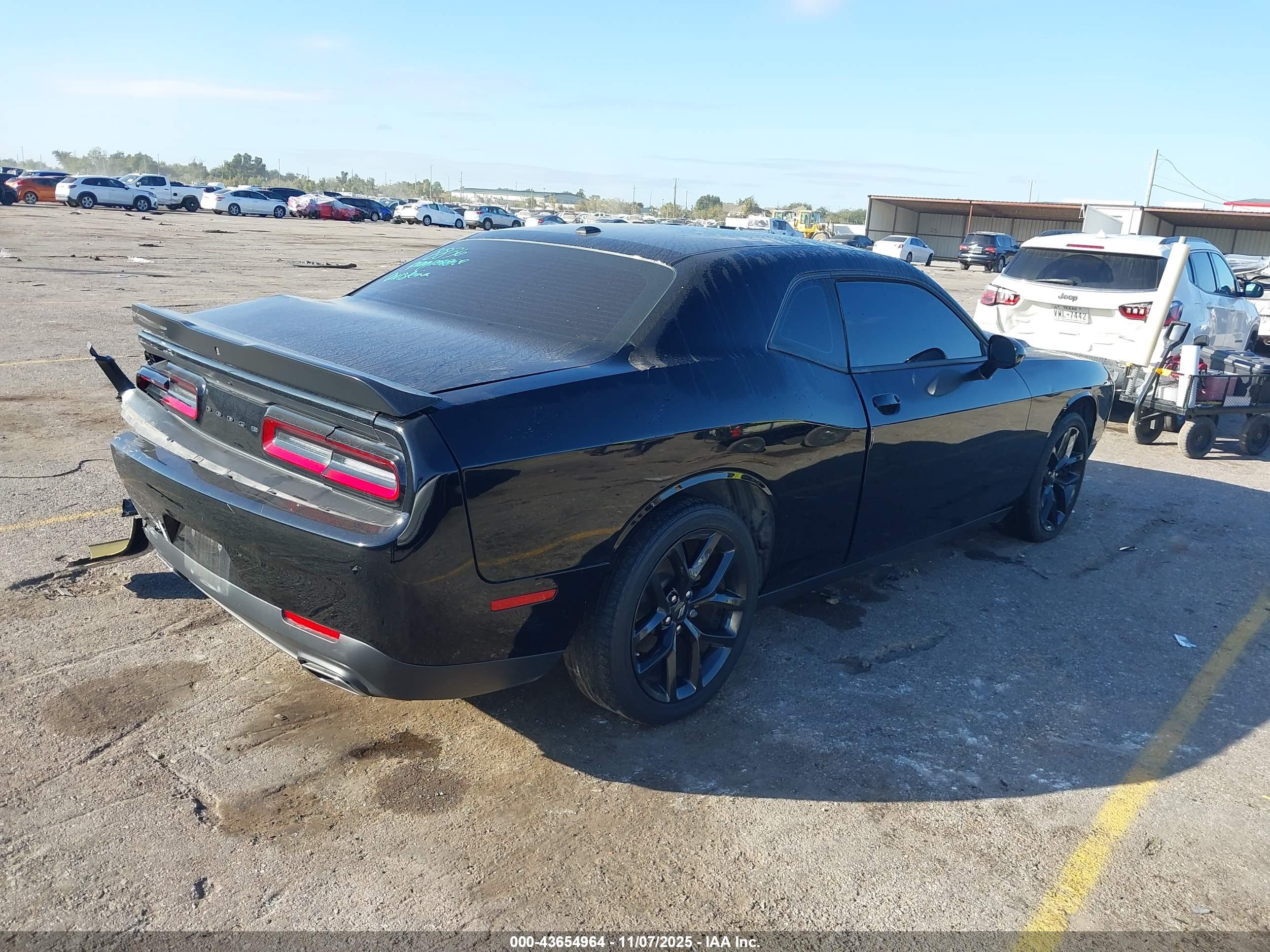 DODGE CHALLENGER image 4