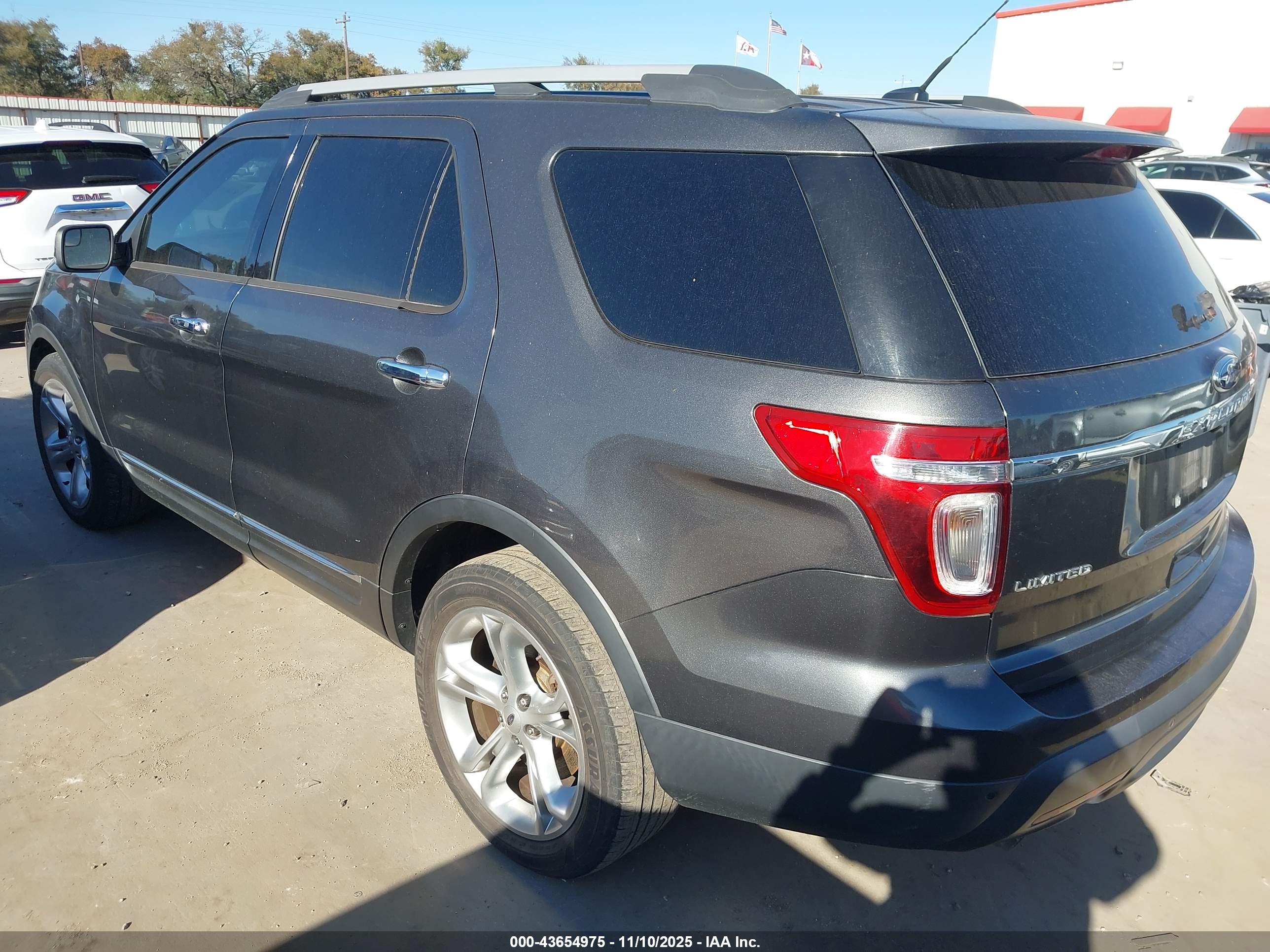 FORD EXPLORER image 3