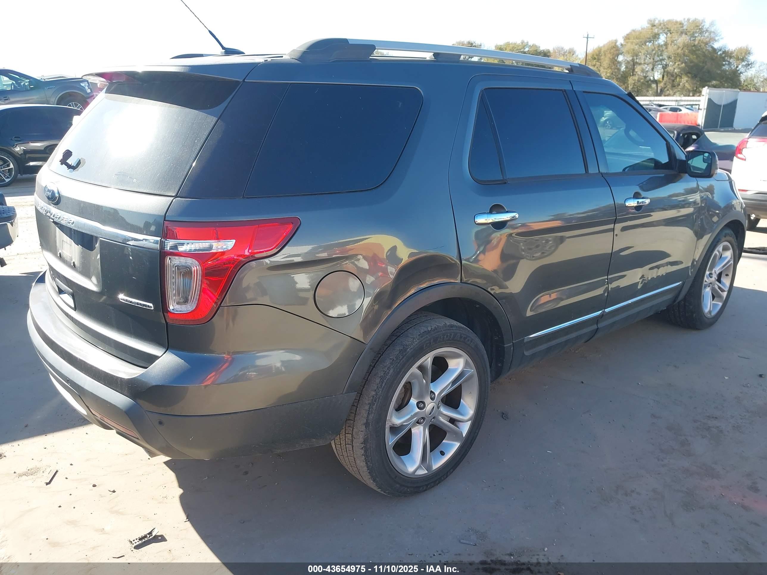 FORD EXPLORER image 4