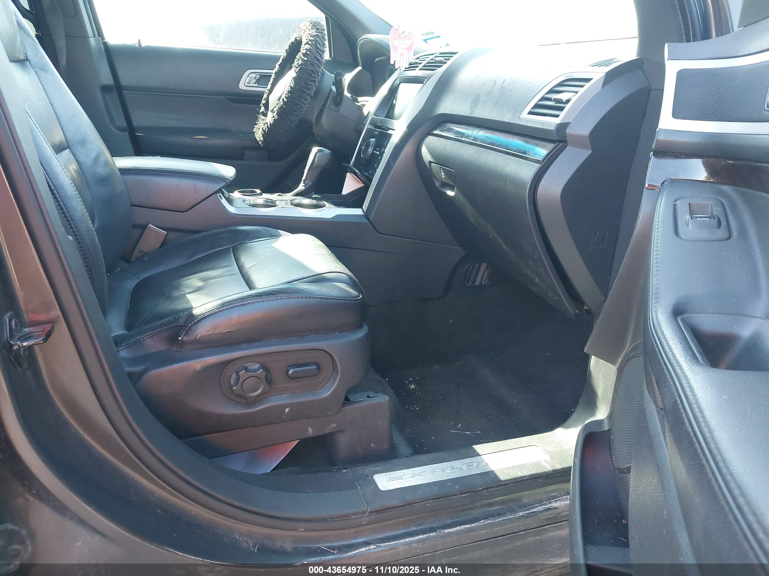 FORD EXPLORER image 5
