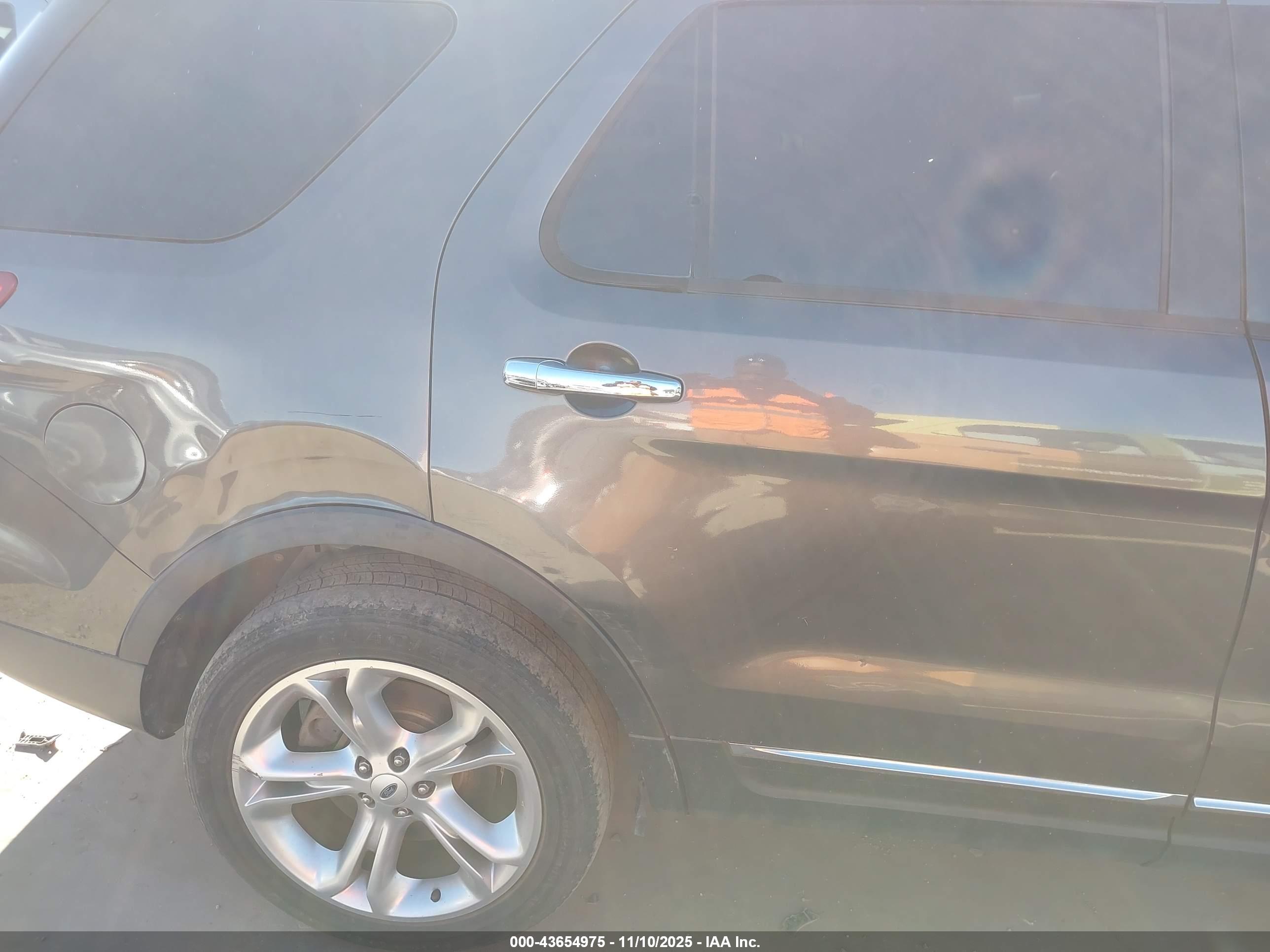 FORD EXPLORER image 6