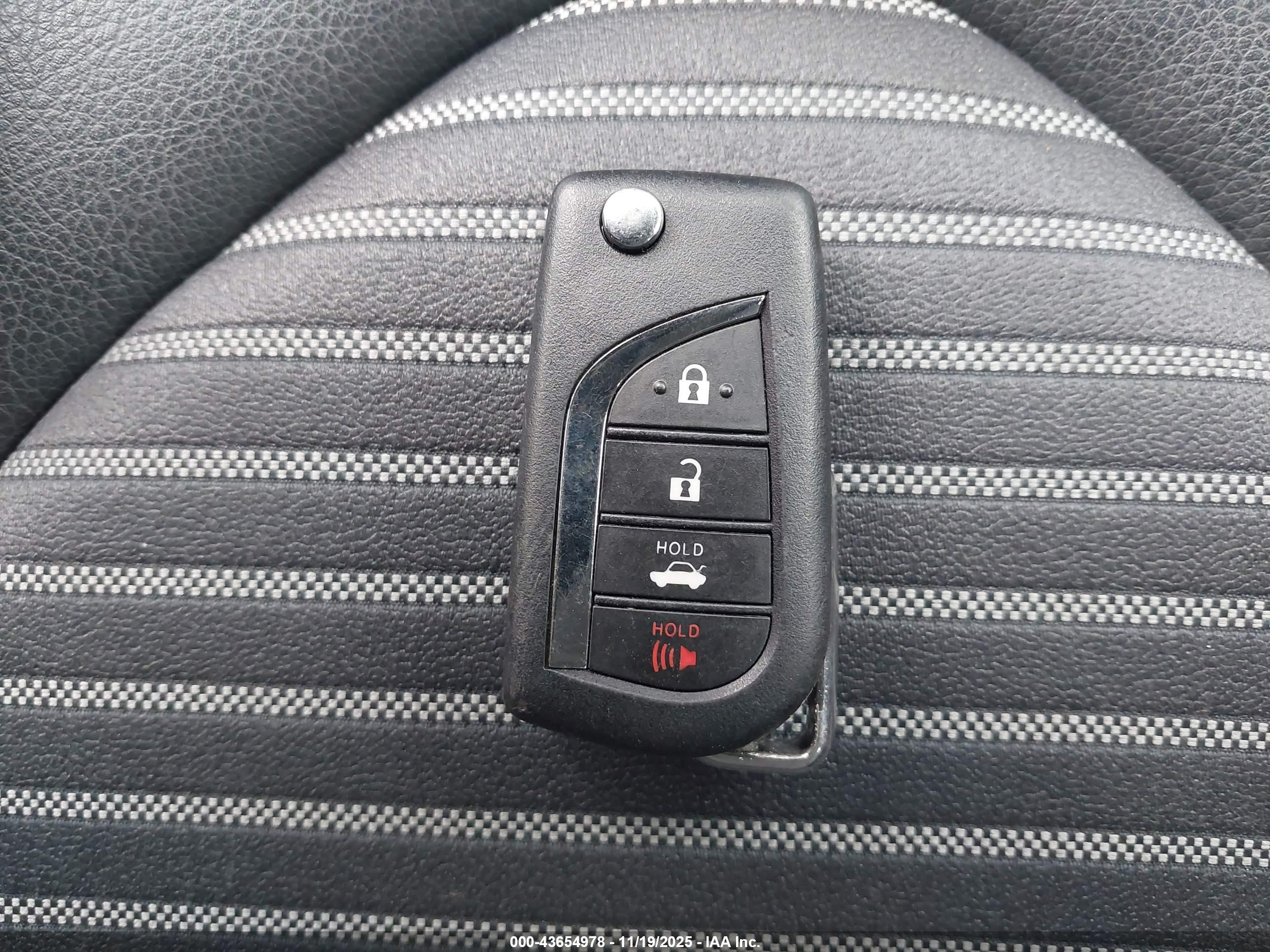 TOYOTA CAMRY image 11