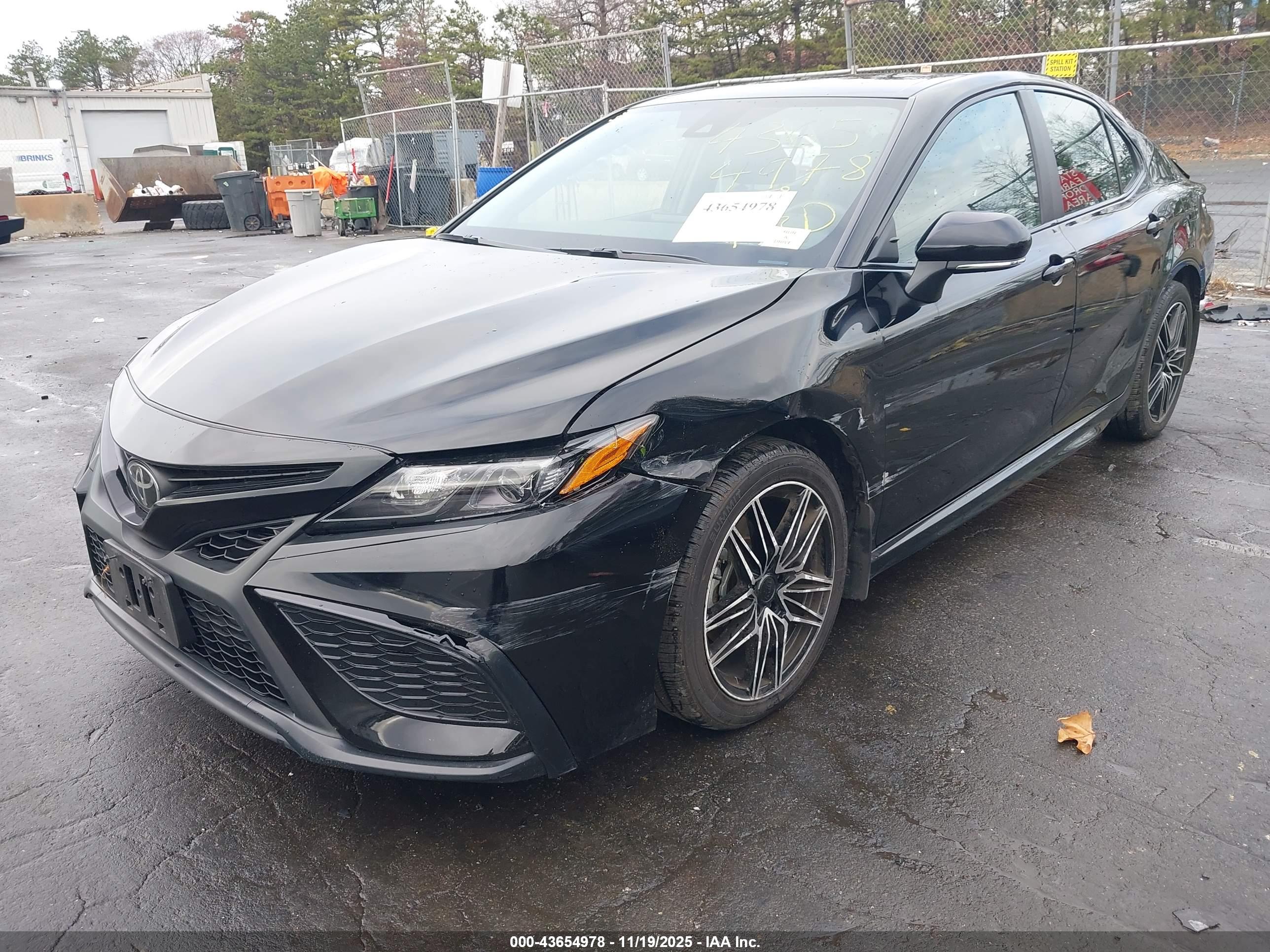 TOYOTA CAMRY image 2