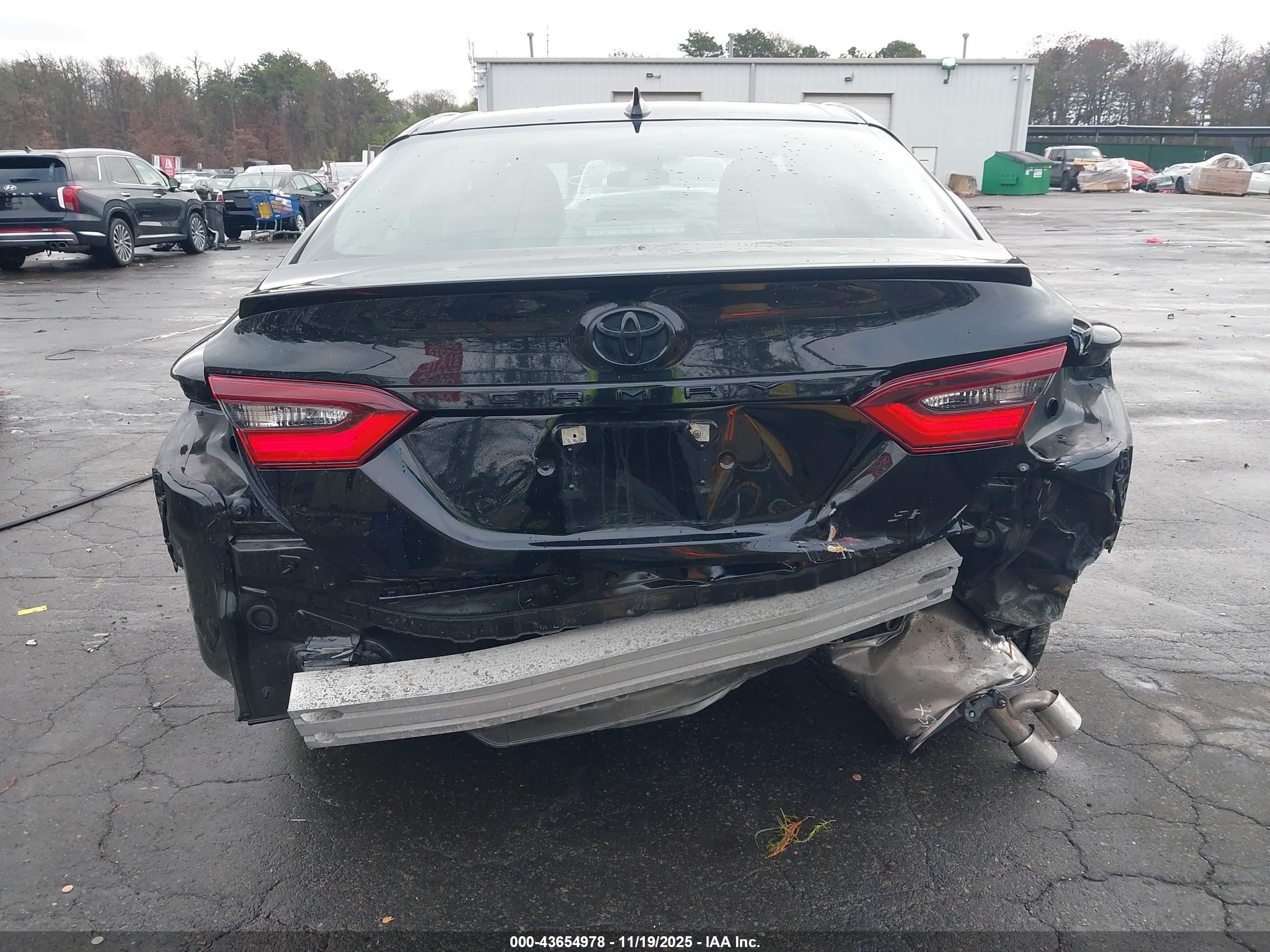 TOYOTA CAMRY image 6