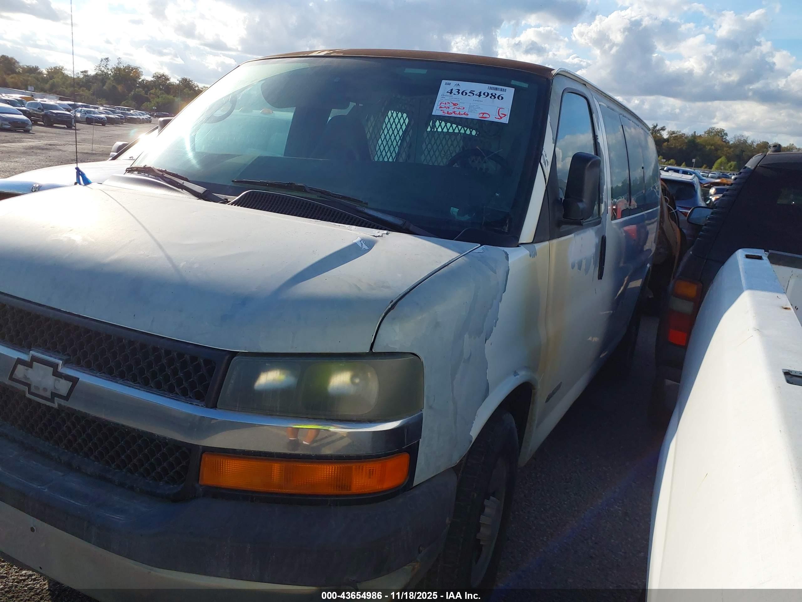 CHEVROLET EXPRESS image 2