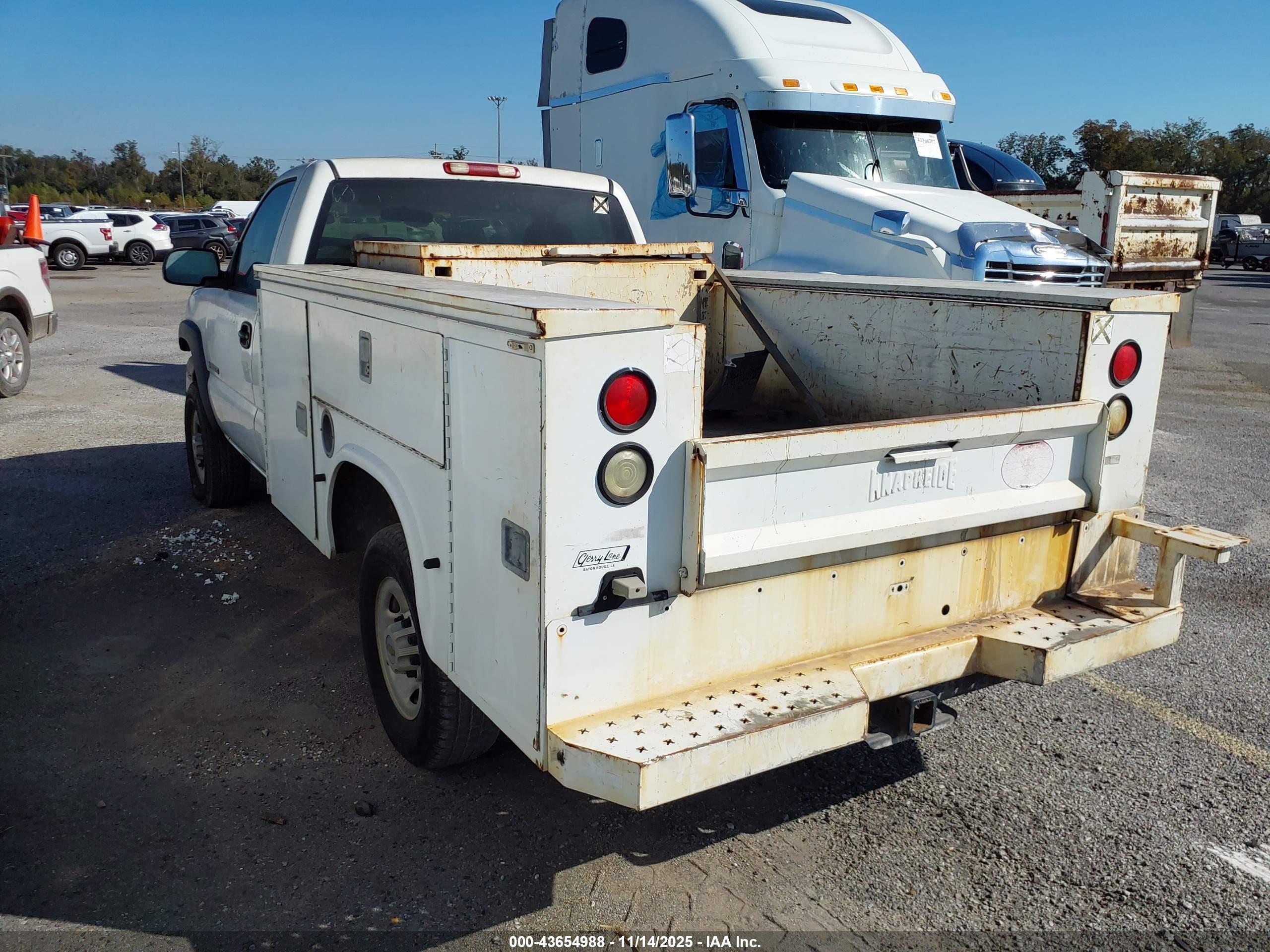 CHEVROLET SILVERADO image 3