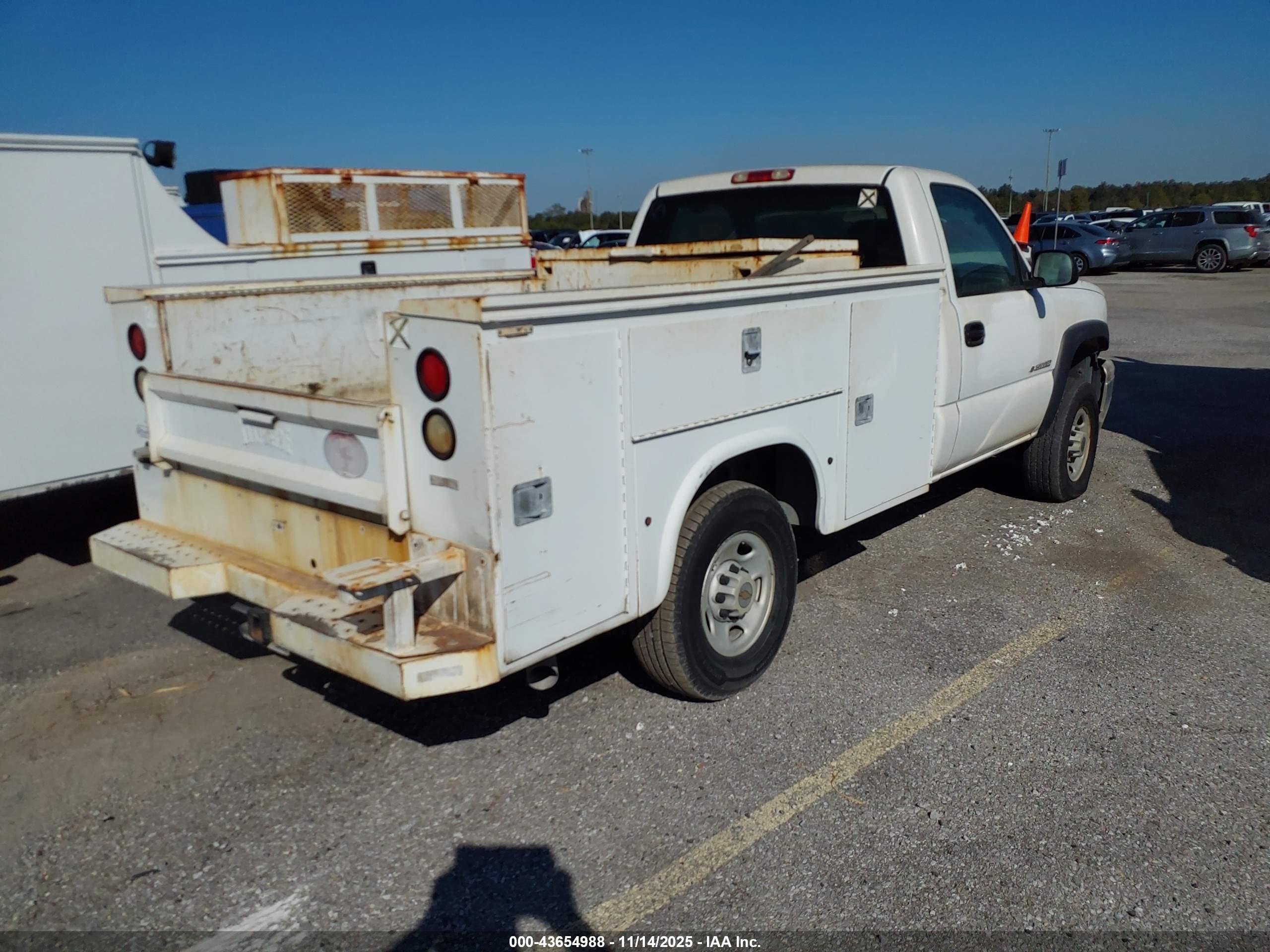 CHEVROLET SILVERADO image 4