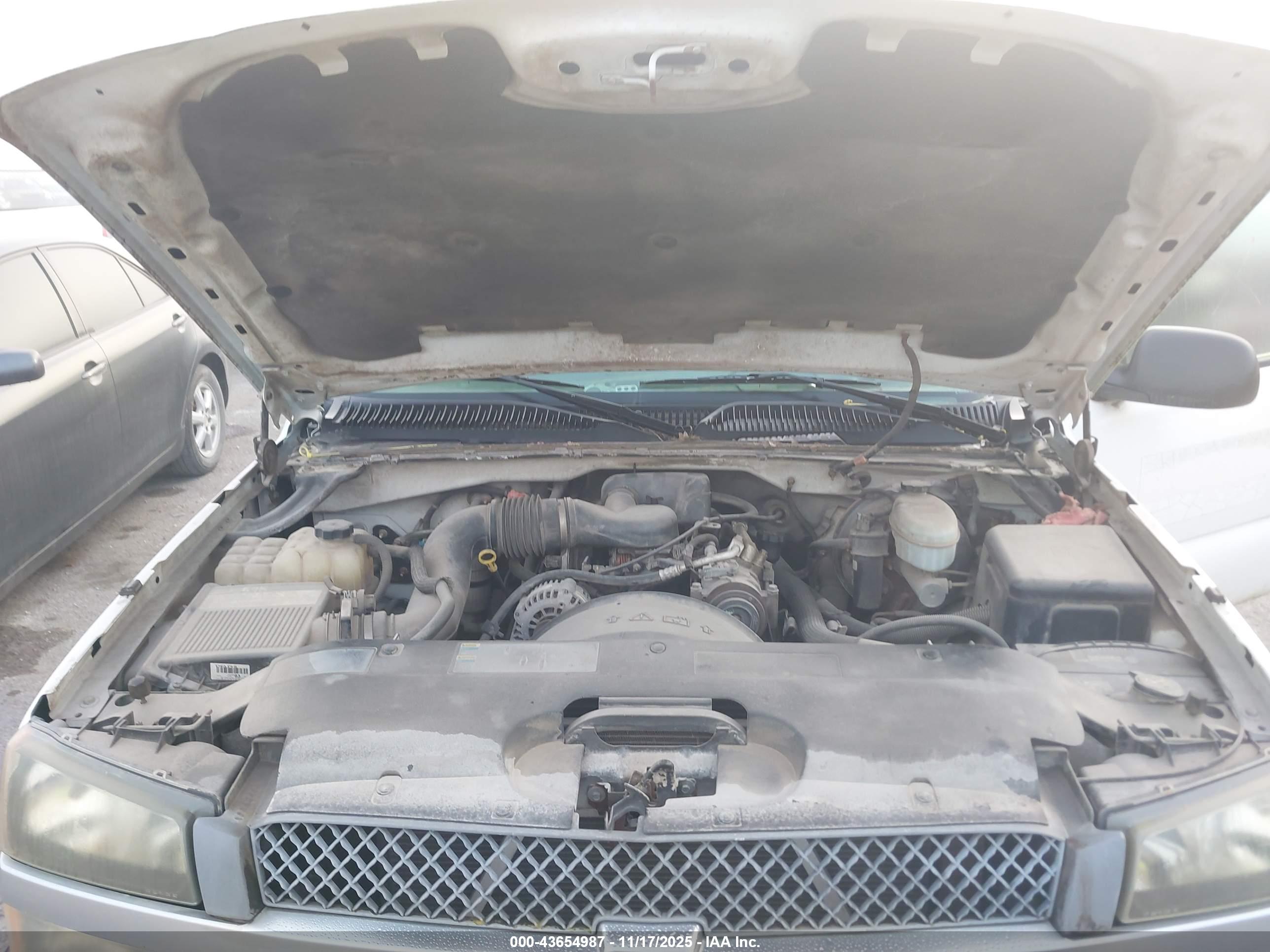 CHEVROLET SILVERADO image 10